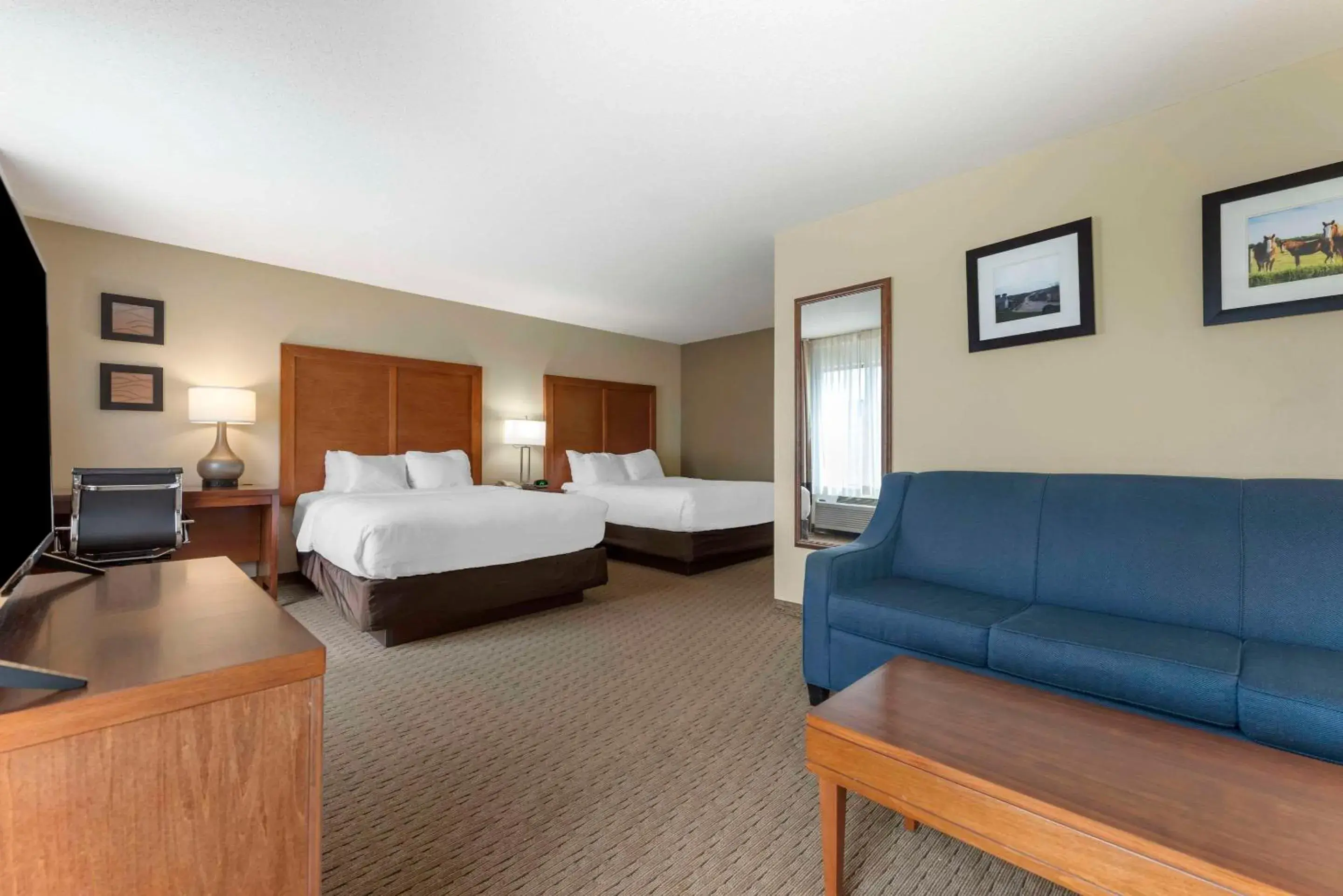 Queen Suite with Sofa Bed - Non-Smoking in Comfort Inn & Suites Black River Falls I-94 Queen Suite with Sofa Bed - Non-Smoking in Comfort Inn & Suites Black River Falls I-94