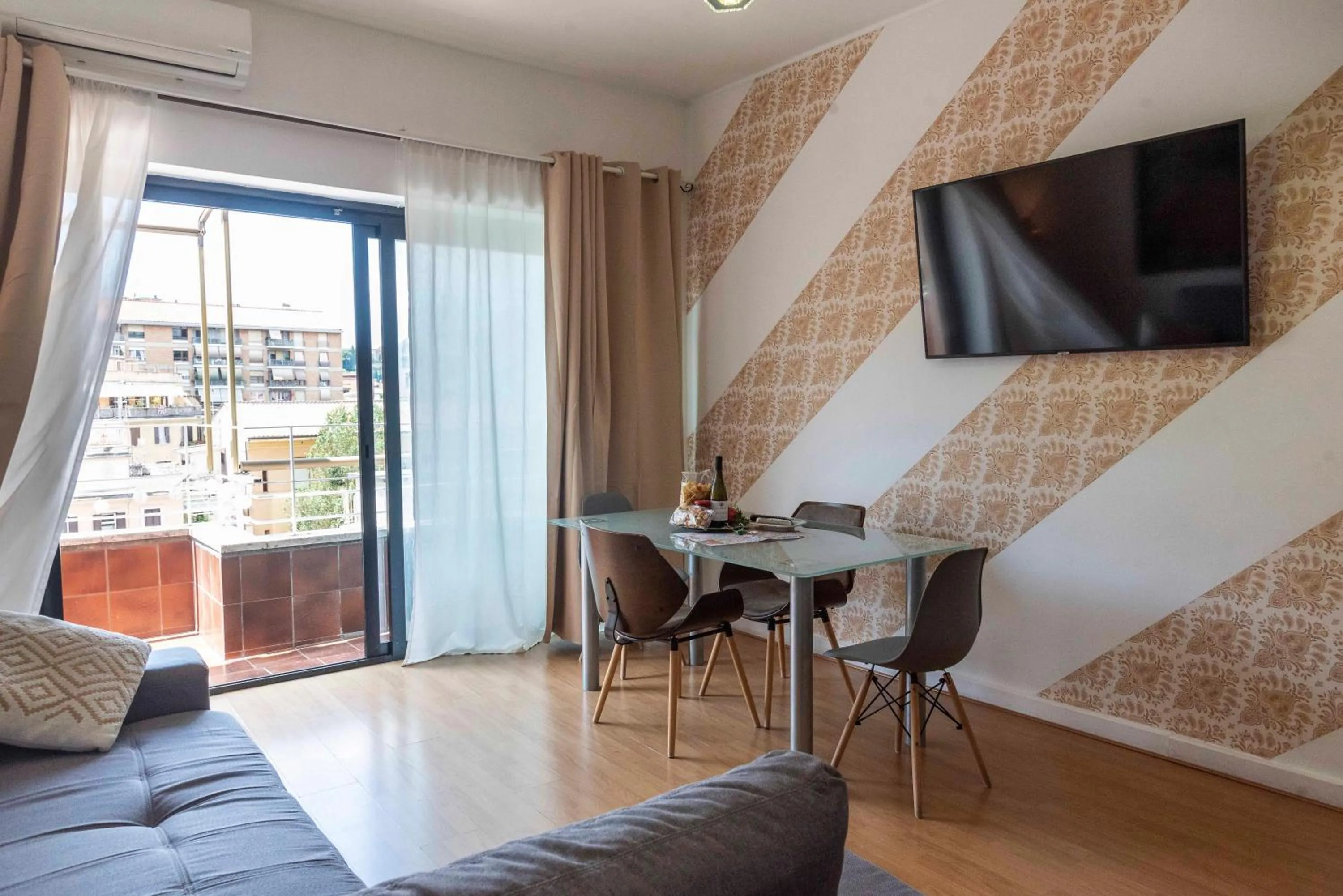 TV and multimedia in Merulana Suite S.Peter