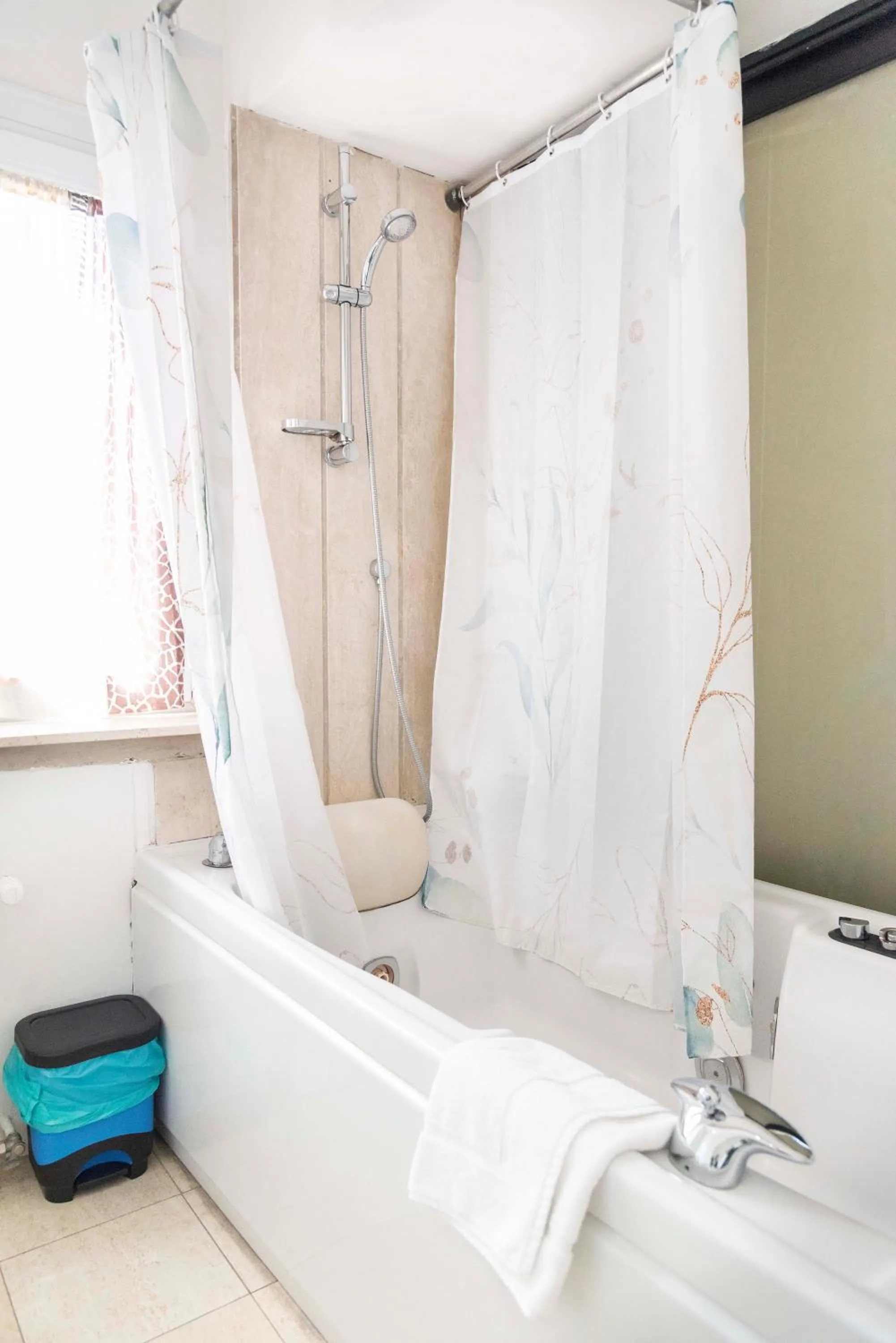 Bathroom, Bed in Merulana Suite S.Peter