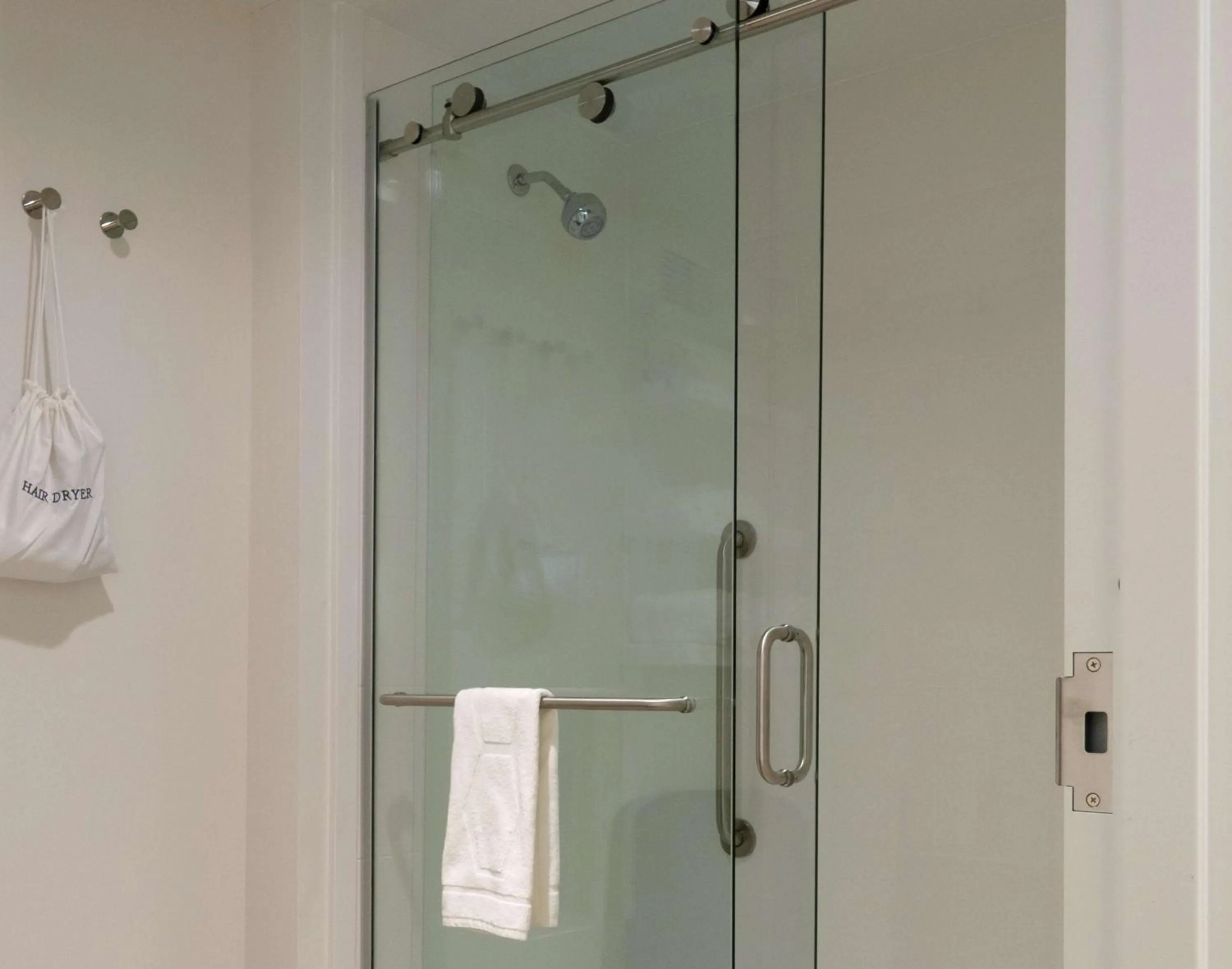 Bathroom in Hampton Inn Green Bay Downtown