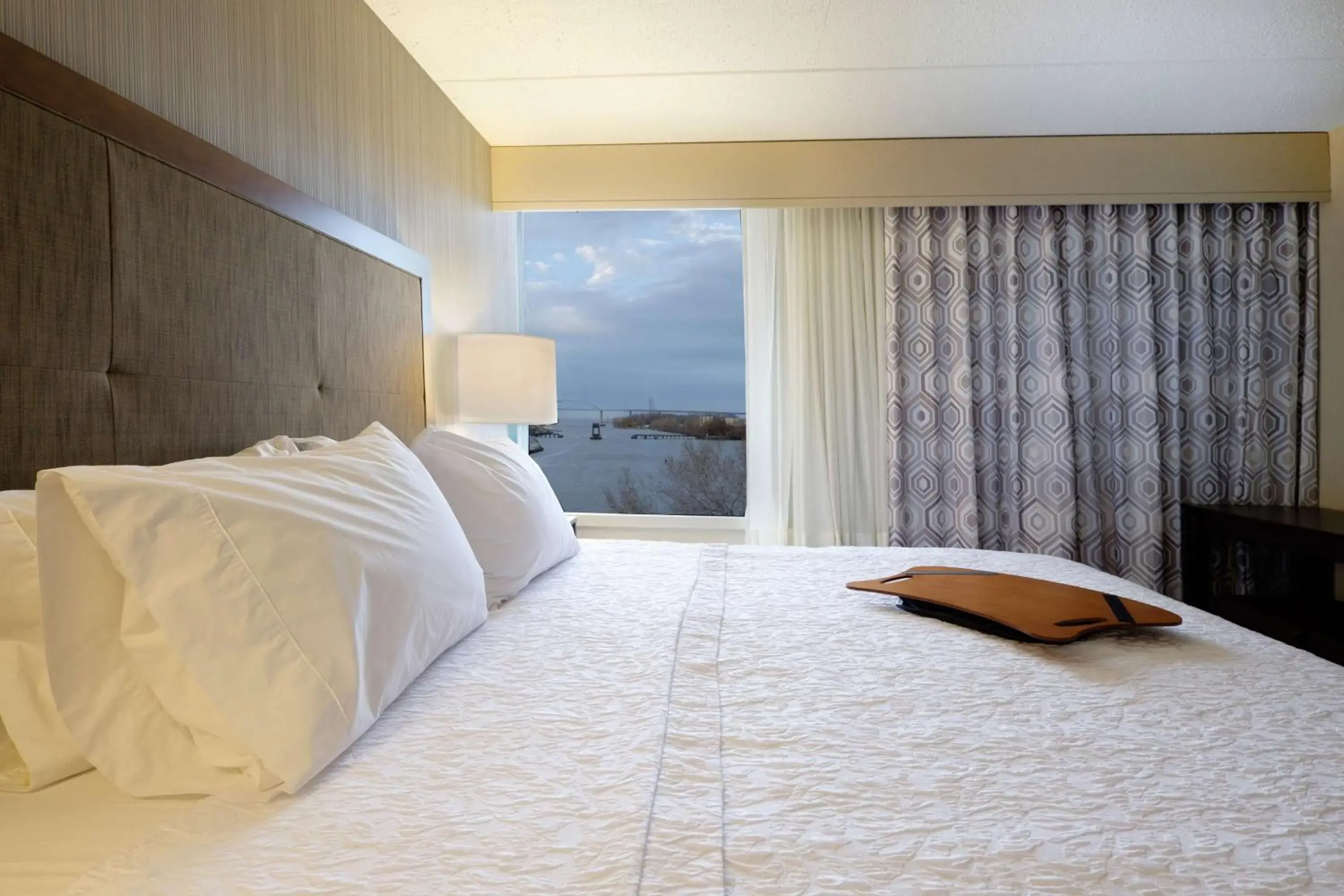 View (from property/room), Bed in Hampton Inn Green Bay Downtown View (from property/room), Bed in Hampton Inn Green Bay Downtown