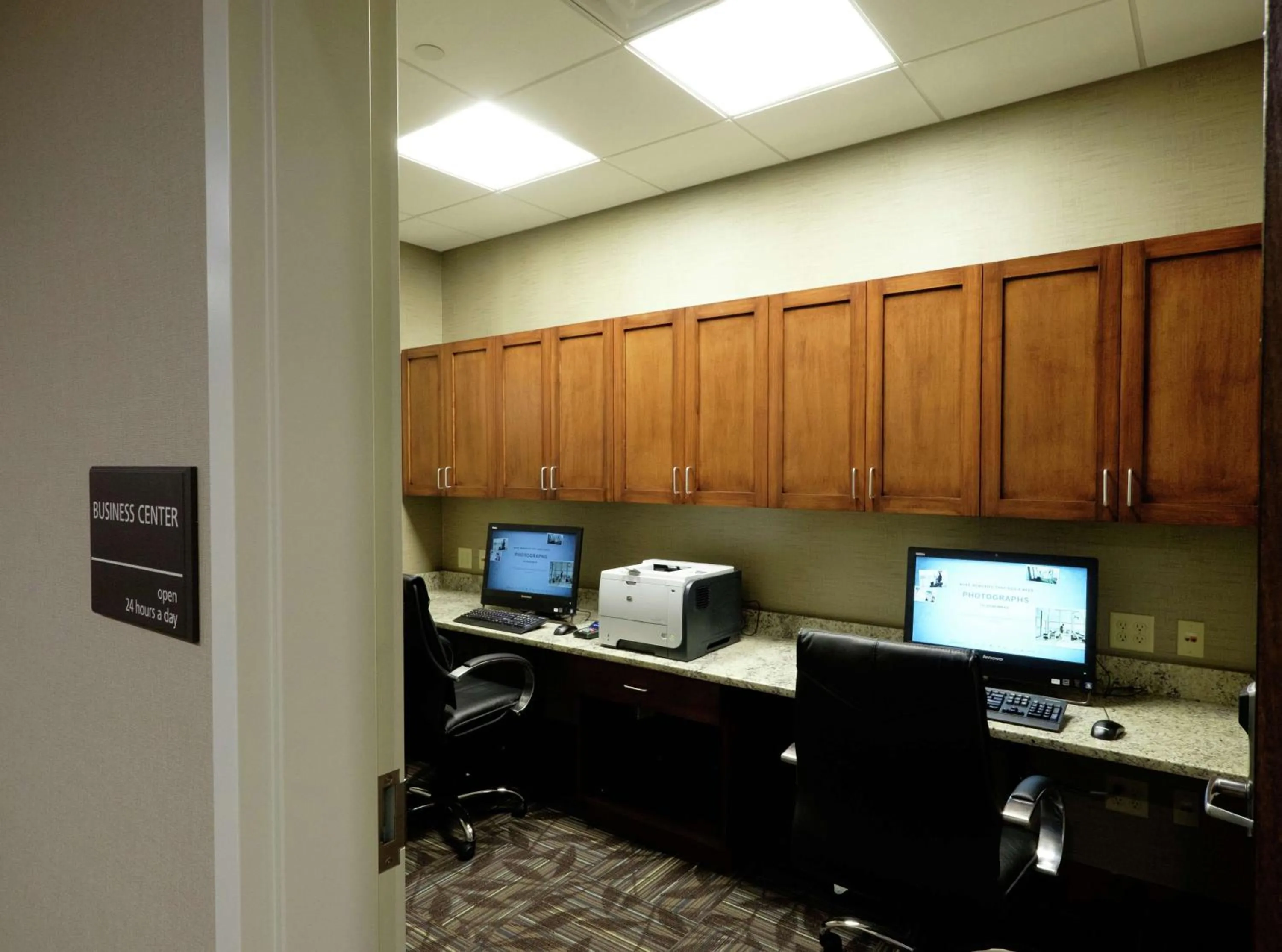 Business facilities in Hampton Inn Green Bay Downtown
