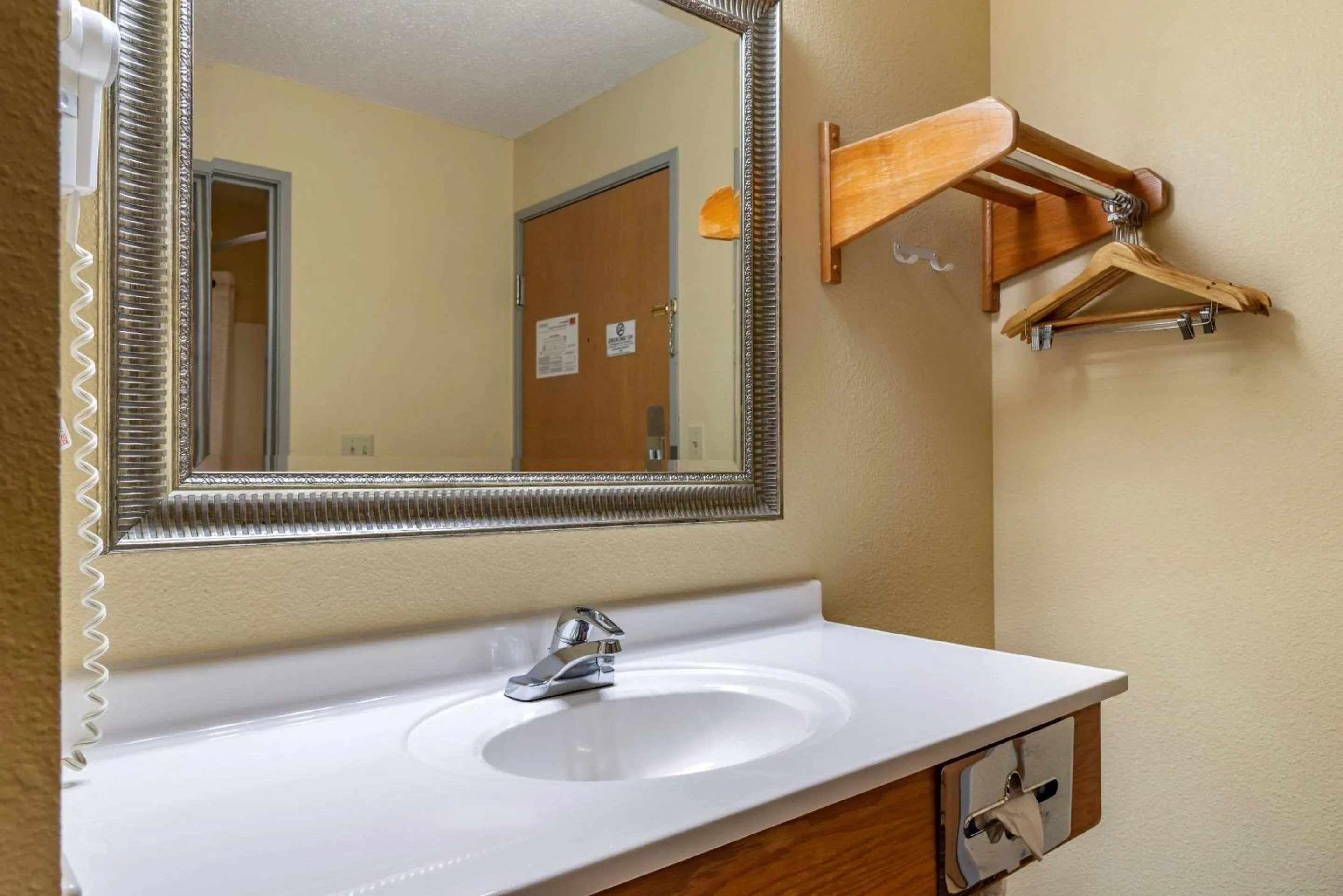 Bathroom in Econo Lodge River Falls