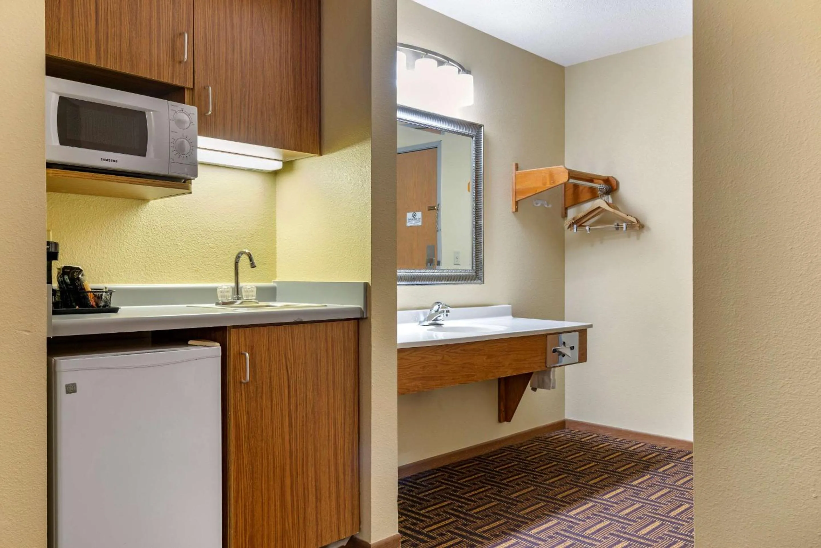 Photo of the whole room, Bathroom in Econo Lodge River Falls