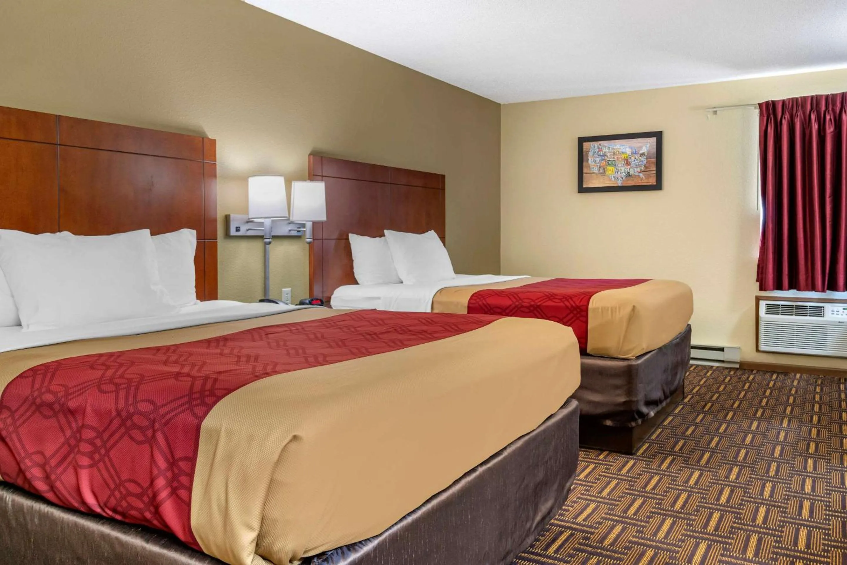 Photo of the whole room in Econo Lodge River Falls