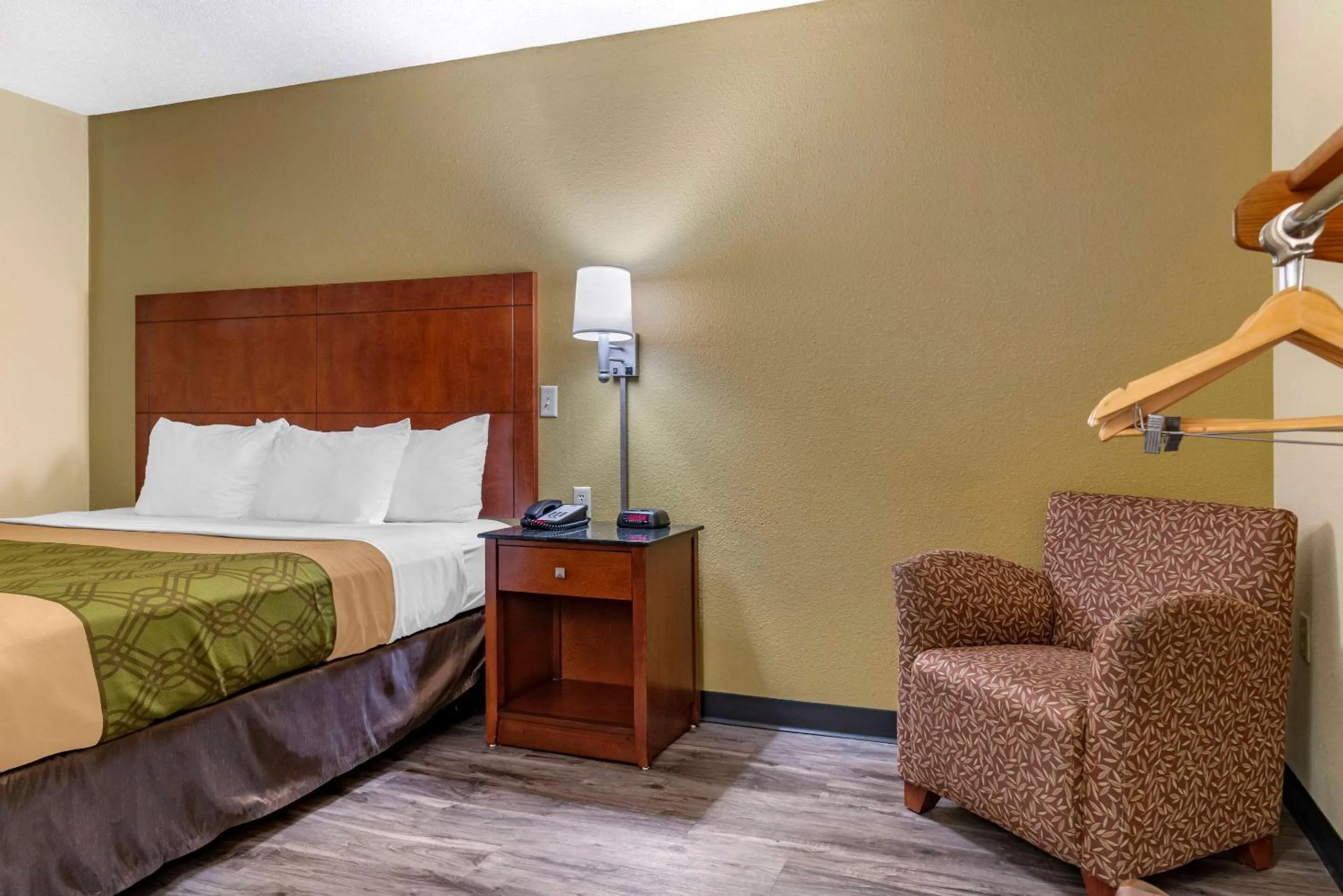 Photo of the whole room in Econo Lodge River Falls