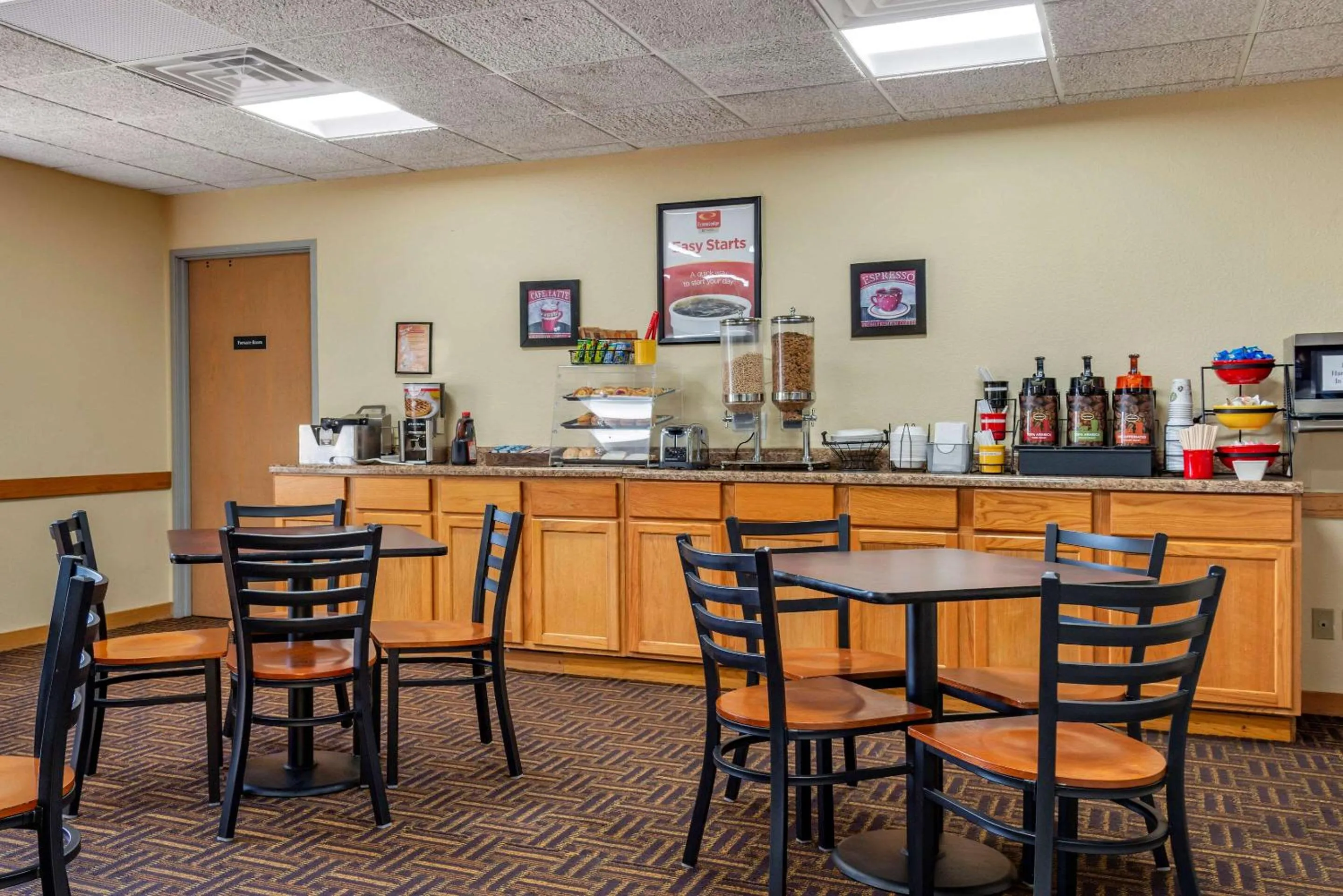 Restaurant/Places to Eat in Econo Lodge River Falls