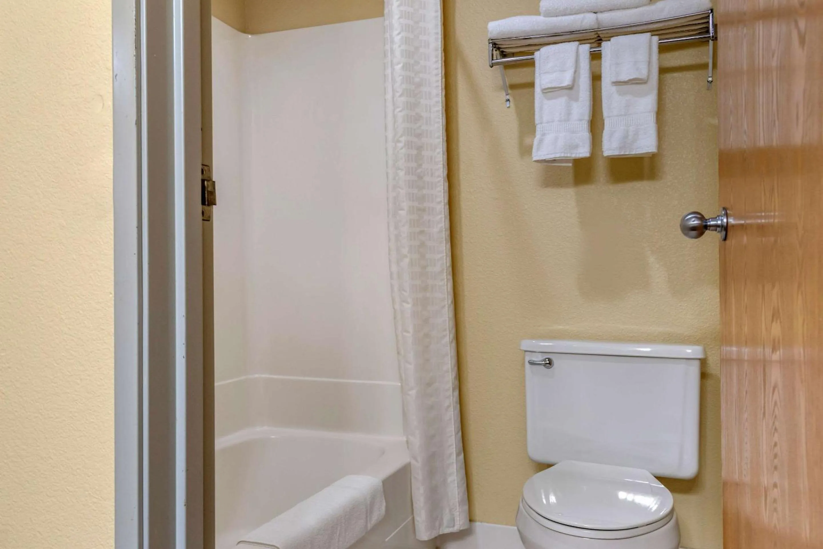 Bathroom in Econo Lodge River Falls