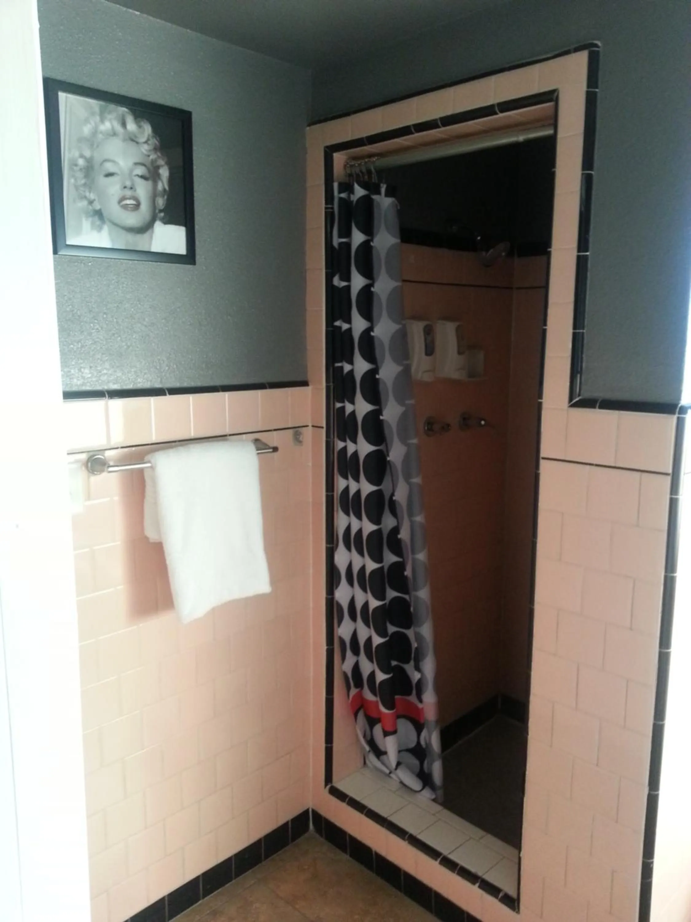 Shower in Sterling Gardens