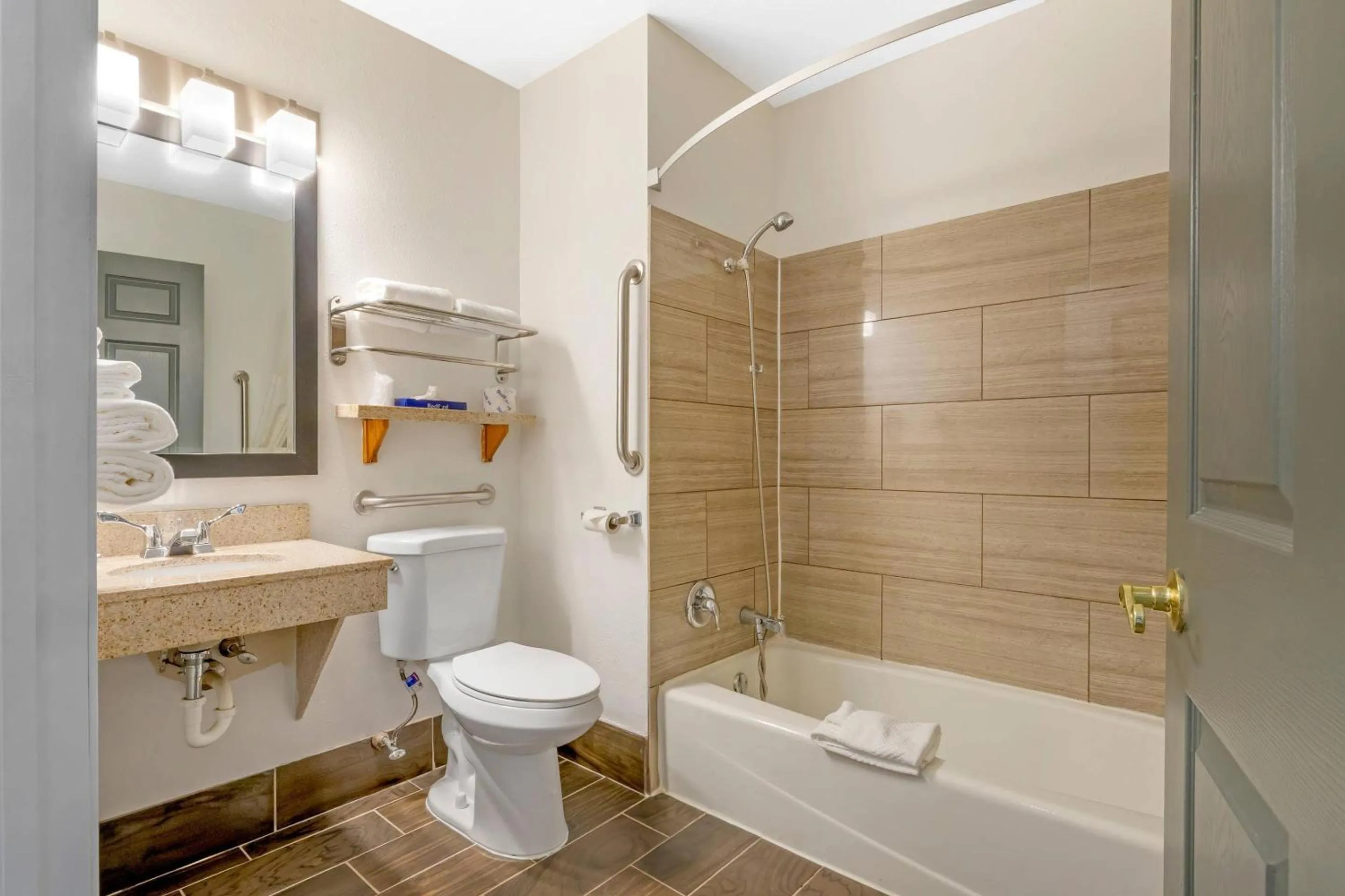 Bedroom in Quality Inn Mauston I-90