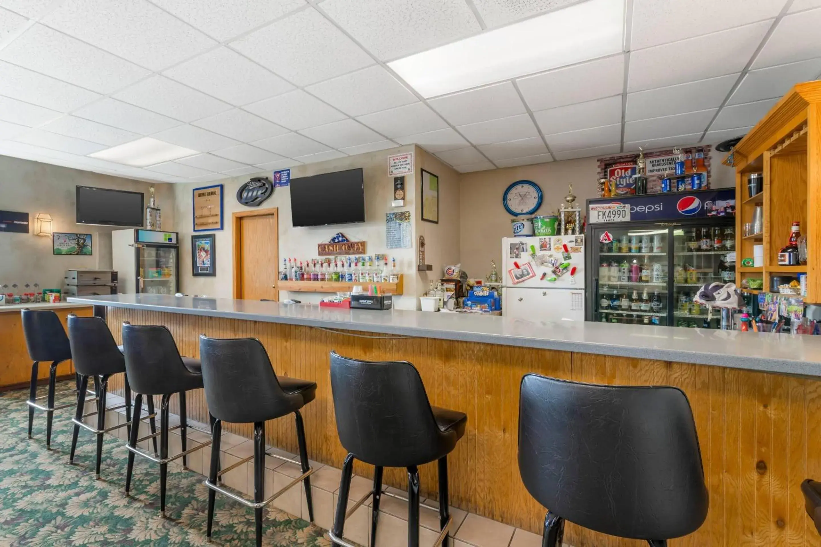 Lounge or bar in Quality Inn Mauston I-90 Lounge or bar in Quality Inn Mauston I-90