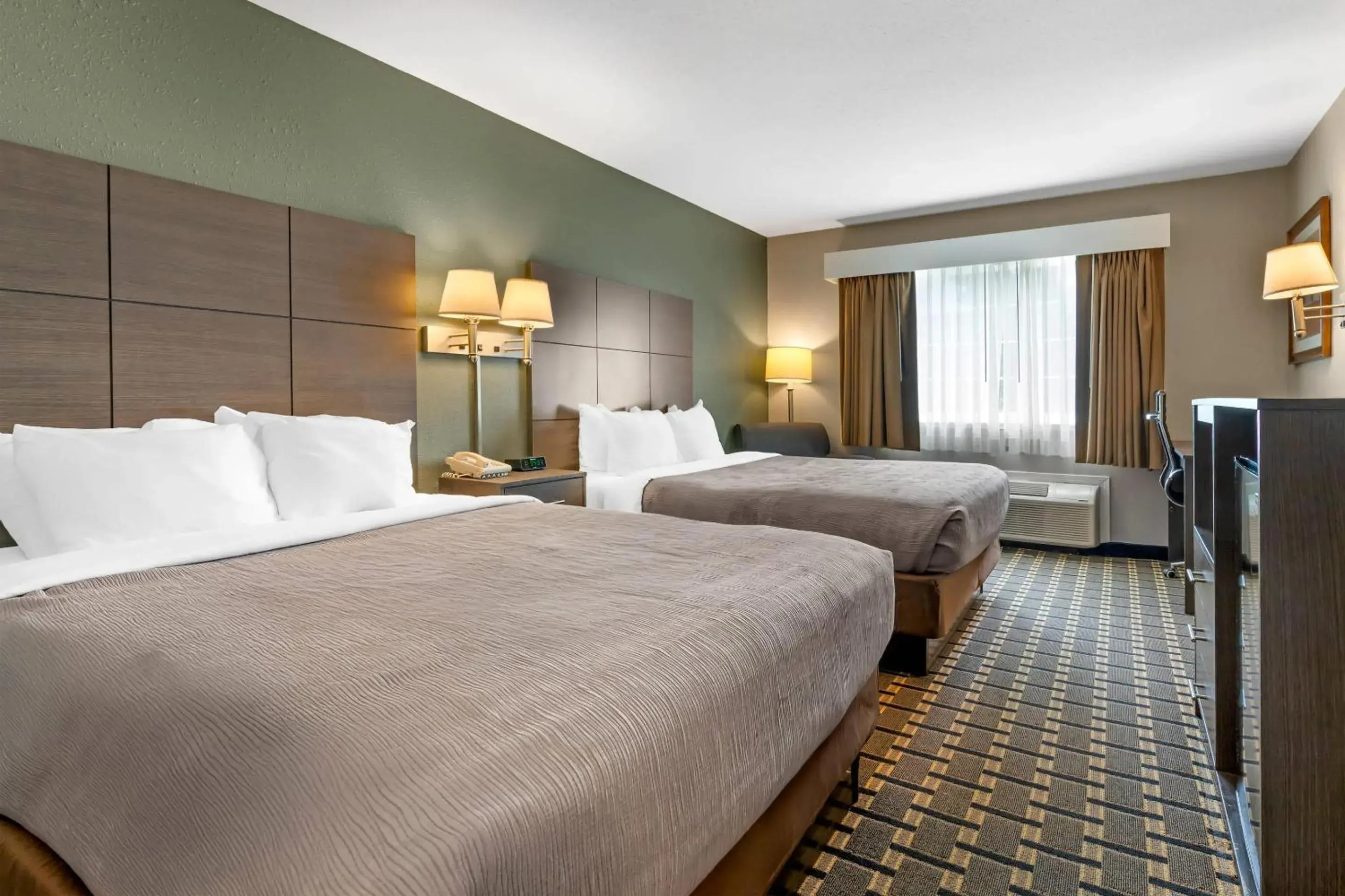 Bedroom, Bed in Quality Inn Mauston I-90 Bedroom, Bed in Quality Inn Mauston I-90