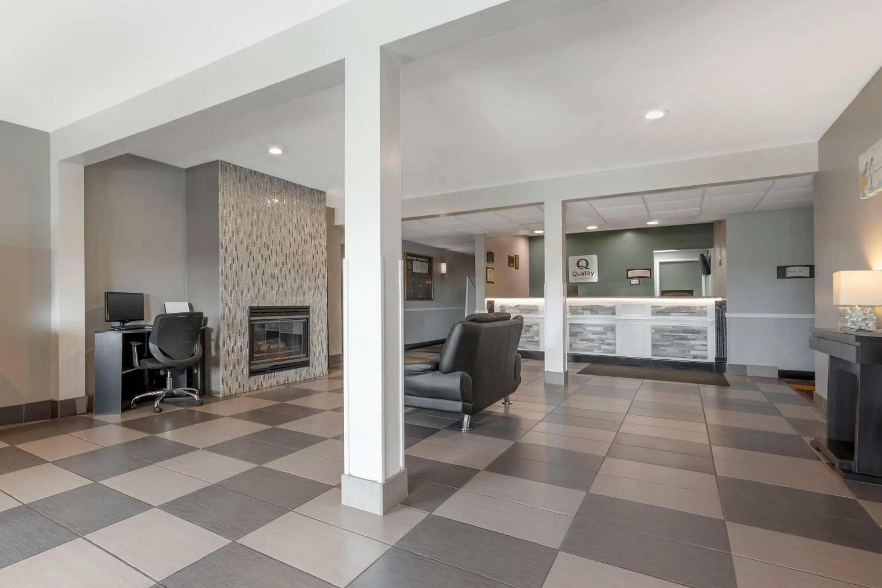 Lobby or reception in Quality Inn Mauston I-90