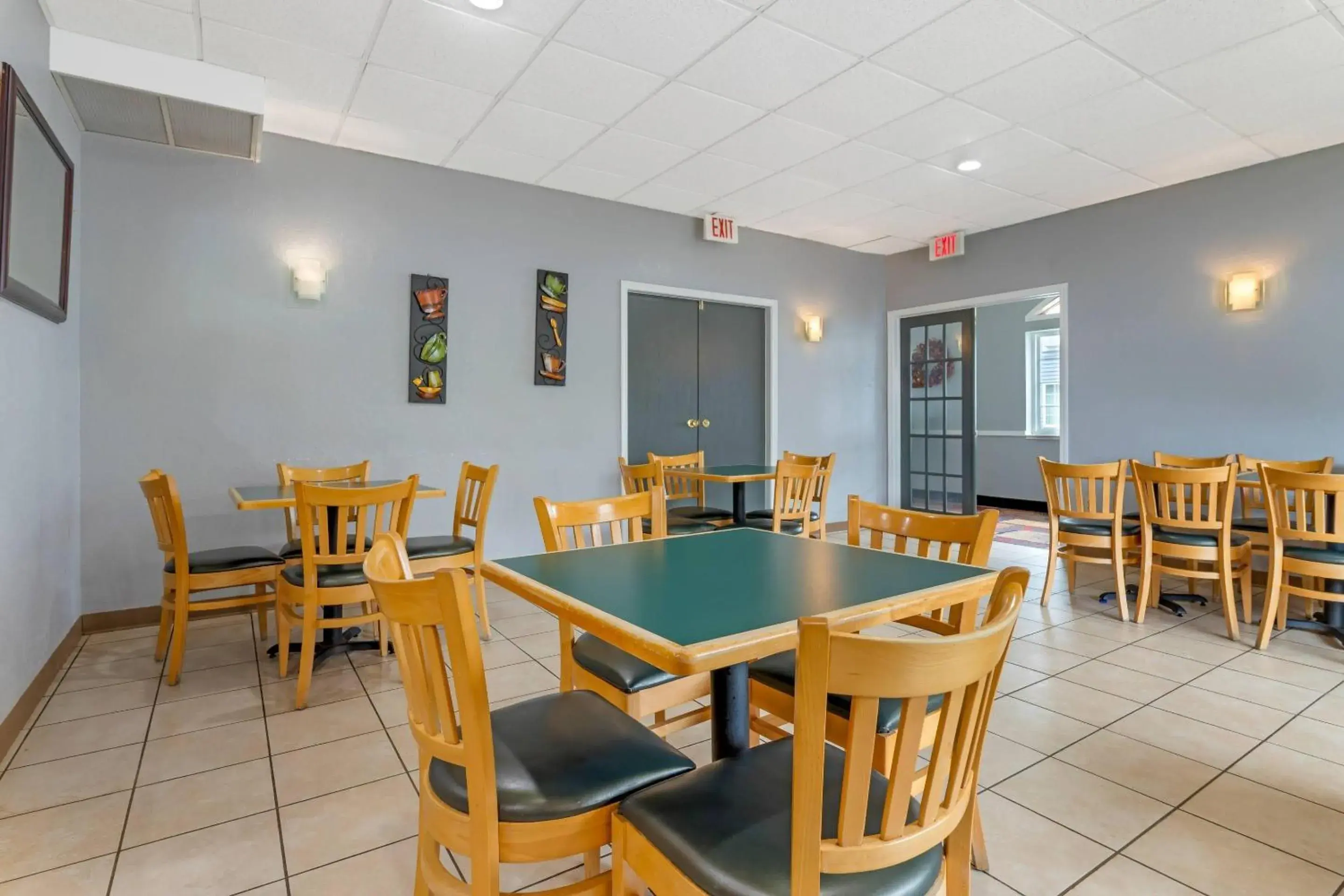 Breakfast in Quality Inn Mauston I-90 Breakfast in Quality Inn Mauston I-90