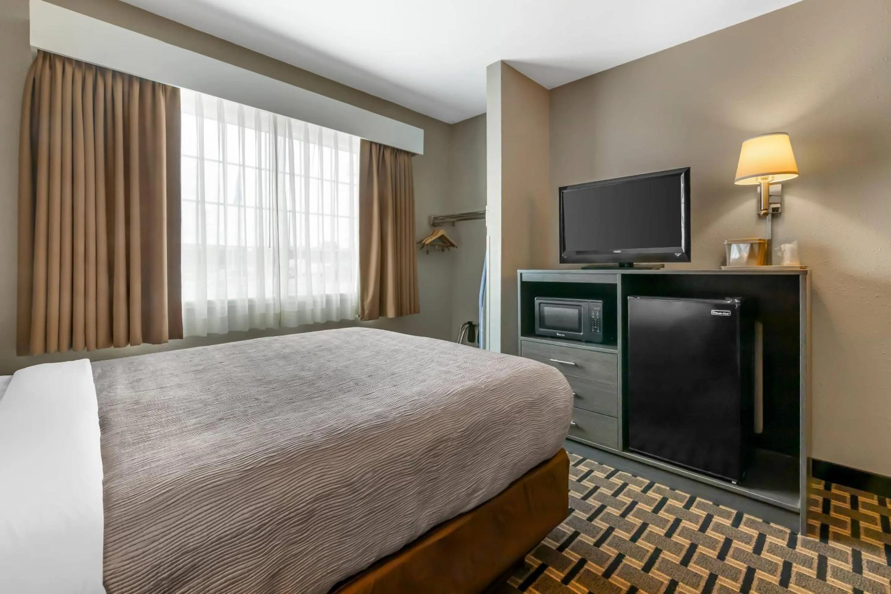 Bedroom, Bed in Quality Inn Mauston I-90