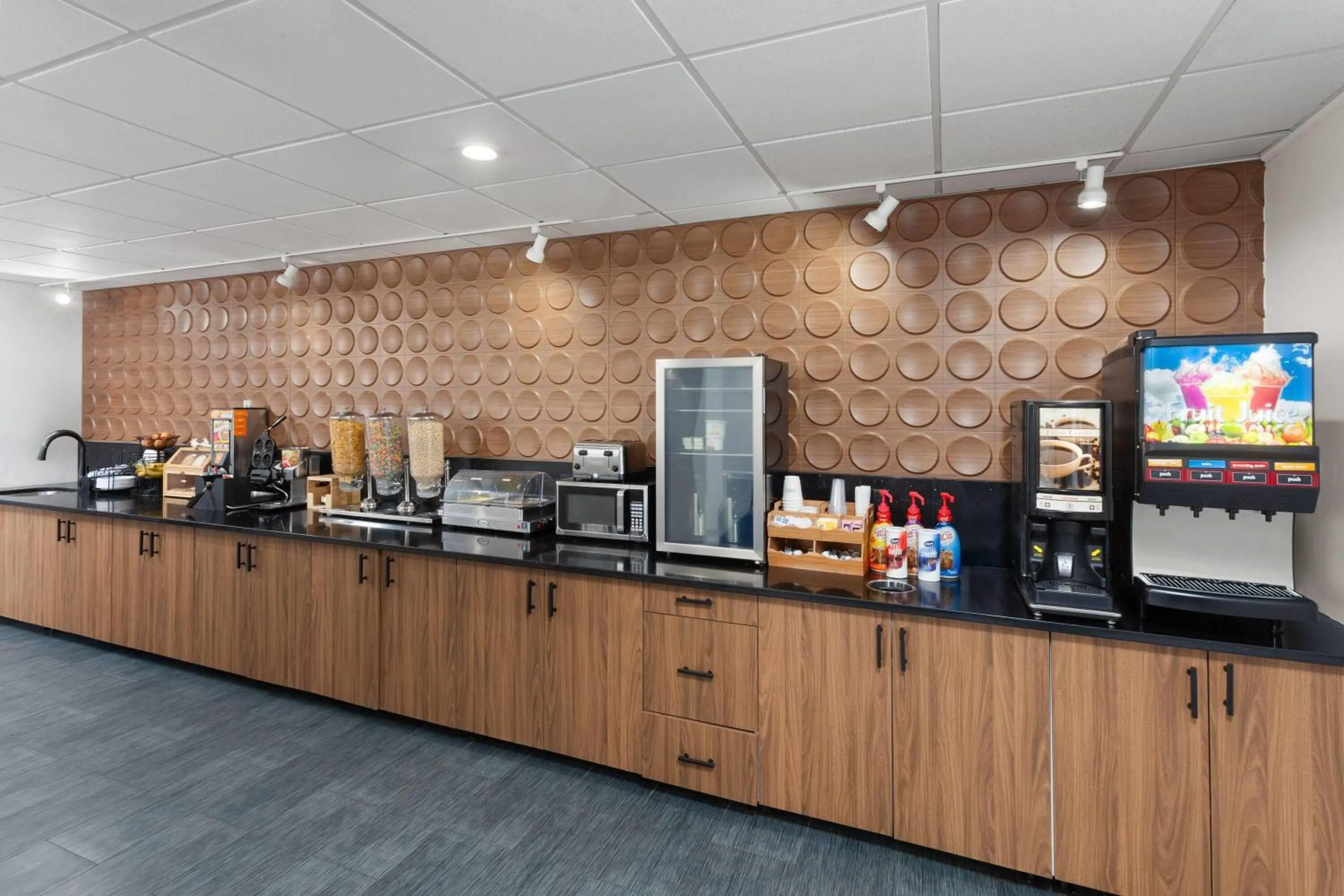 Breakfast in Wingate by Wyndham Sheboygan