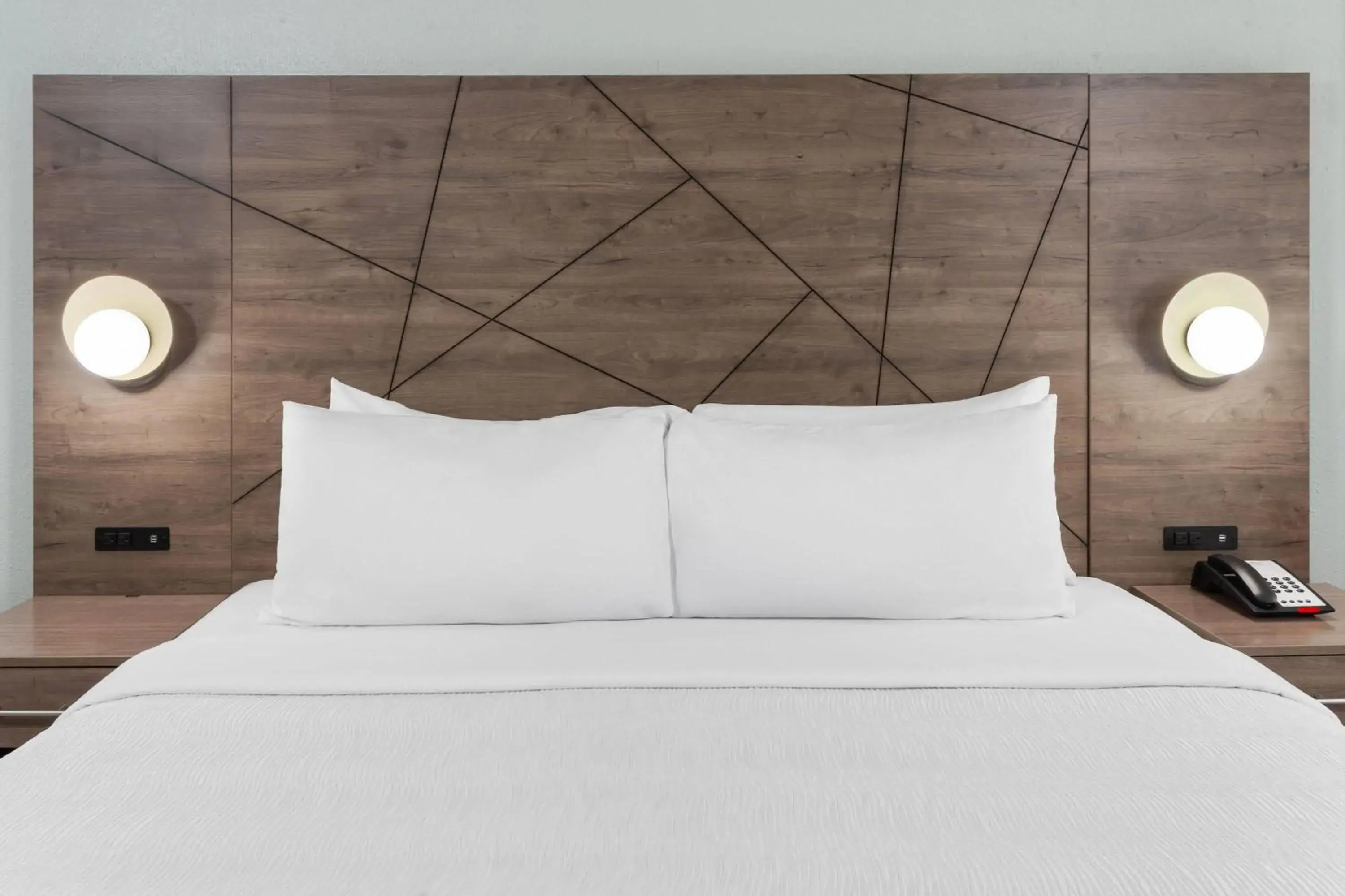 Photo of the whole room, Bed in Wingate by Wyndham Sheboygan Photo of the whole room, Bed in Wingate by Wyndham Sheboygan