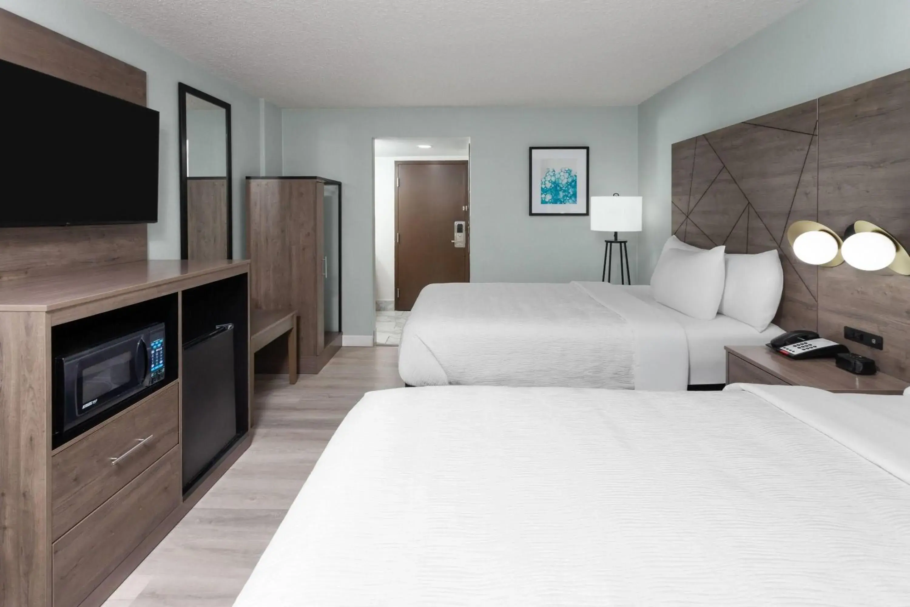 Photo of the whole room, Bed in Wingate by Wyndham Sheboygan Photo of the whole room, Bed in Wingate by Wyndham Sheboygan