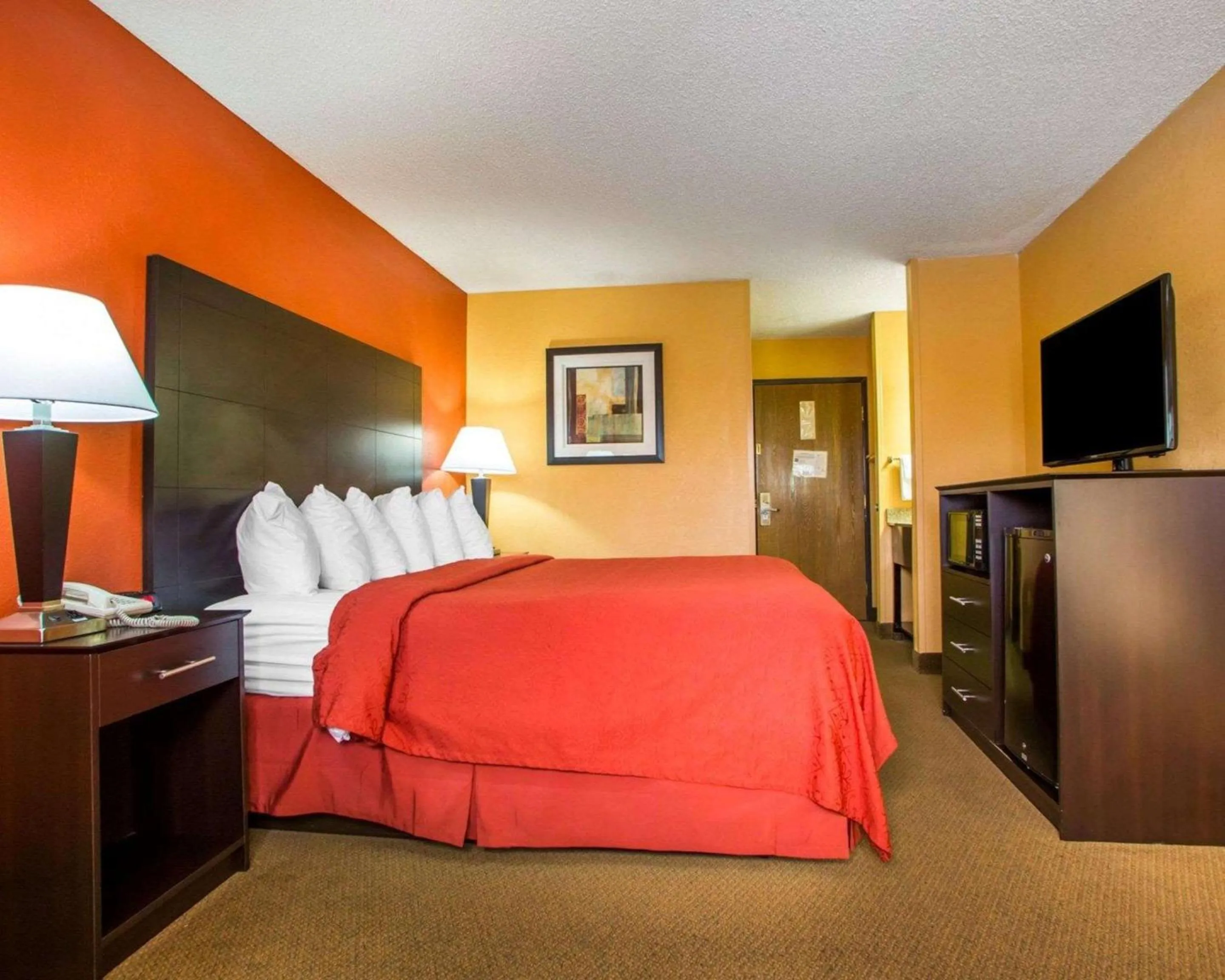 Photo of the whole room, Bed in Quality Inn & Suites Kimberly - Appleton East