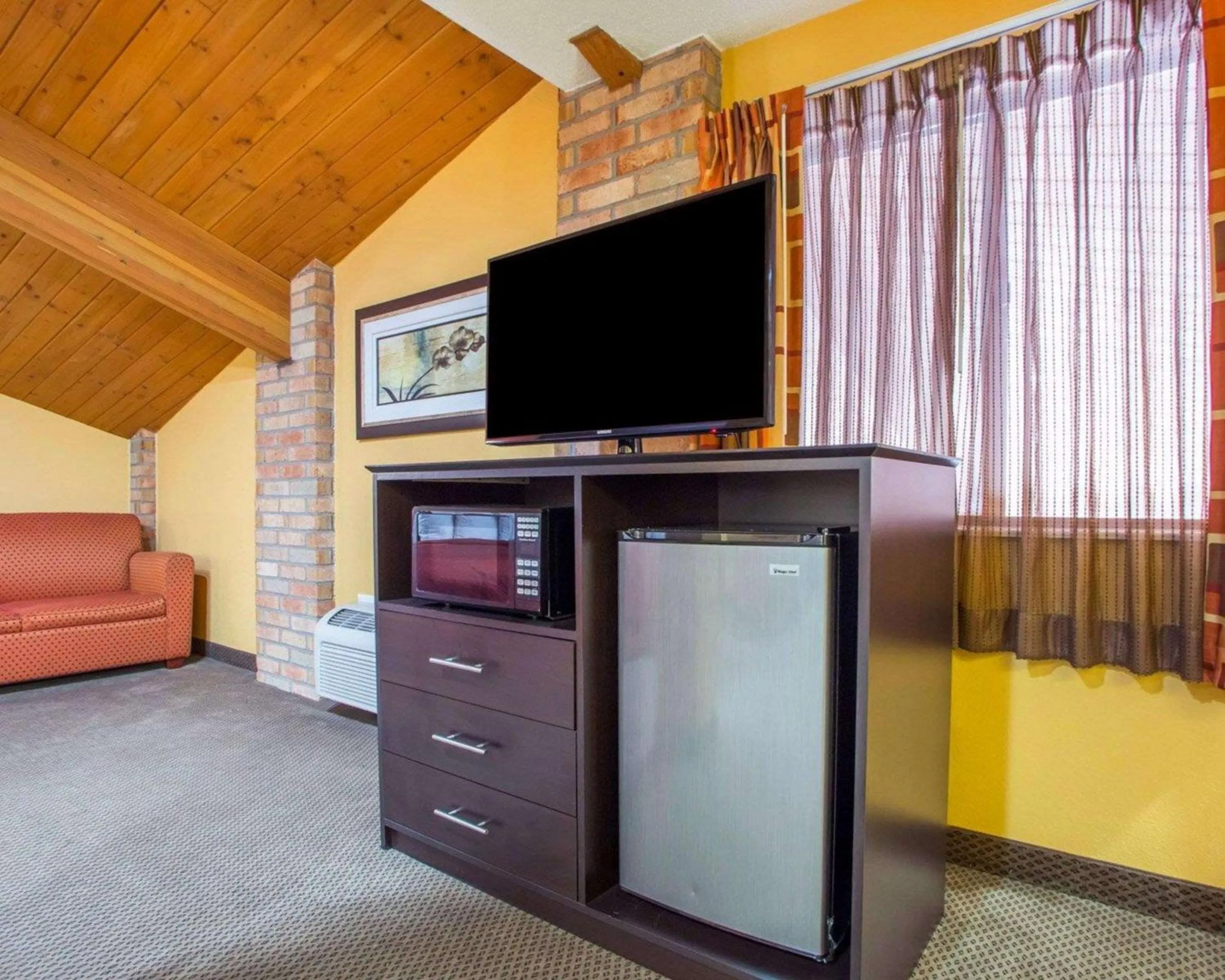 Photo of the whole room in Quality Inn & Suites Kimberly - Appleton East