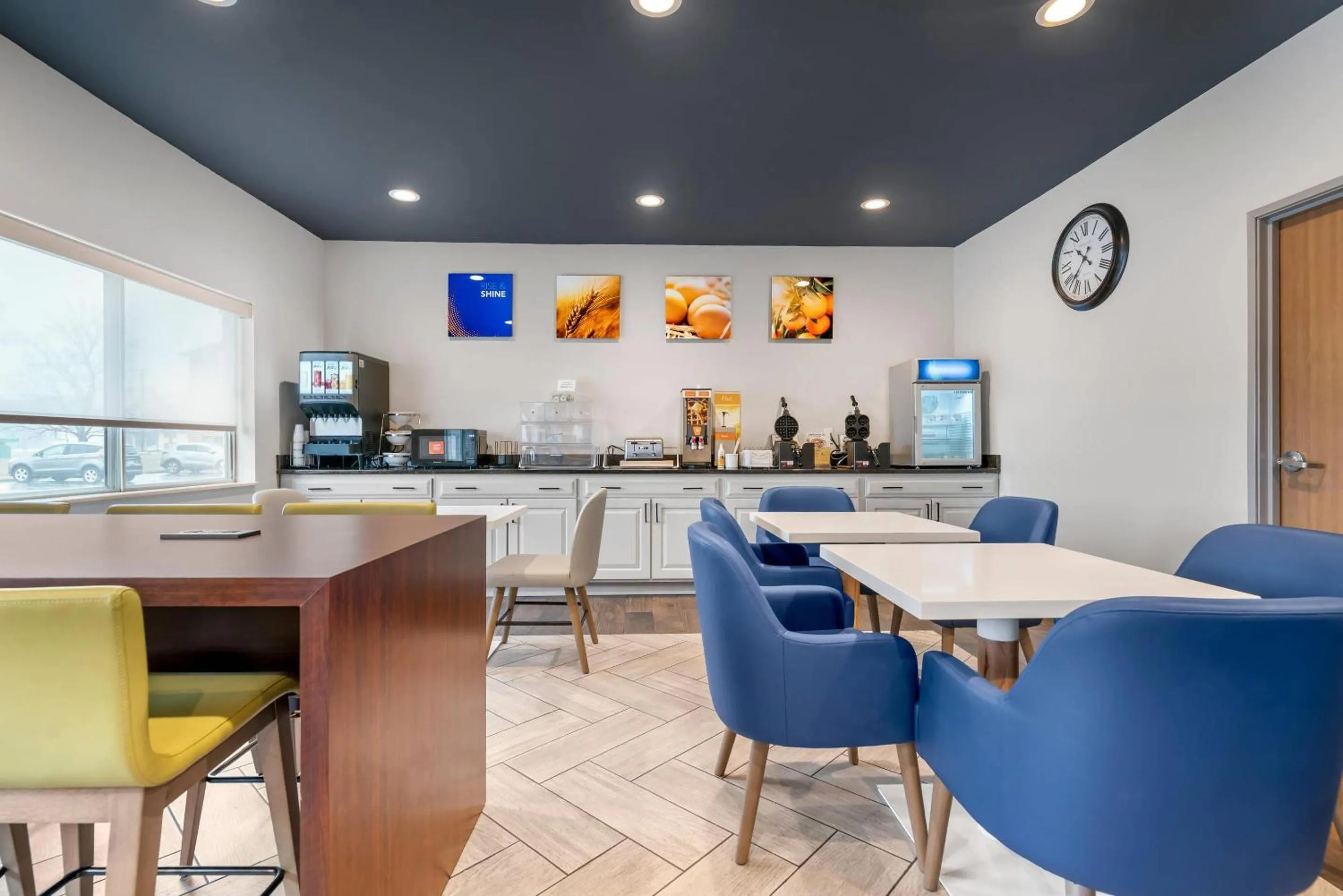 Breakfast in Comfort Inn & Suites