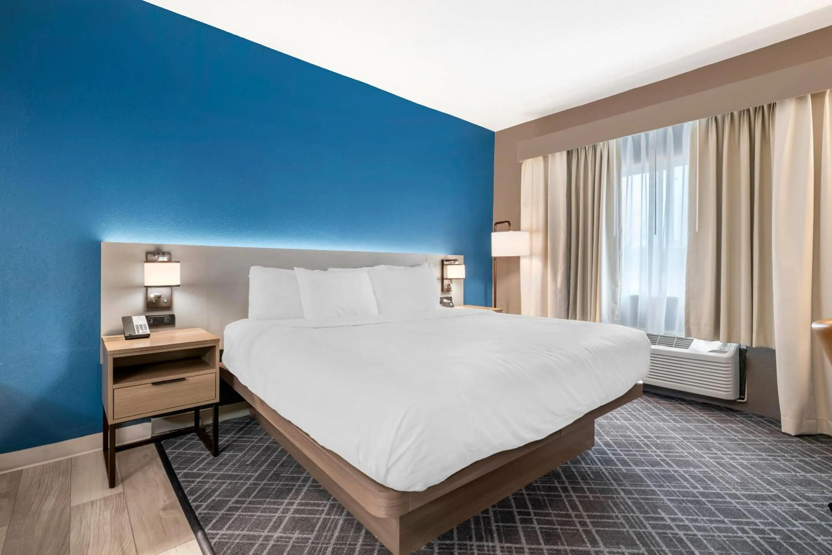 Bedroom, Bed in Comfort Inn & Suites