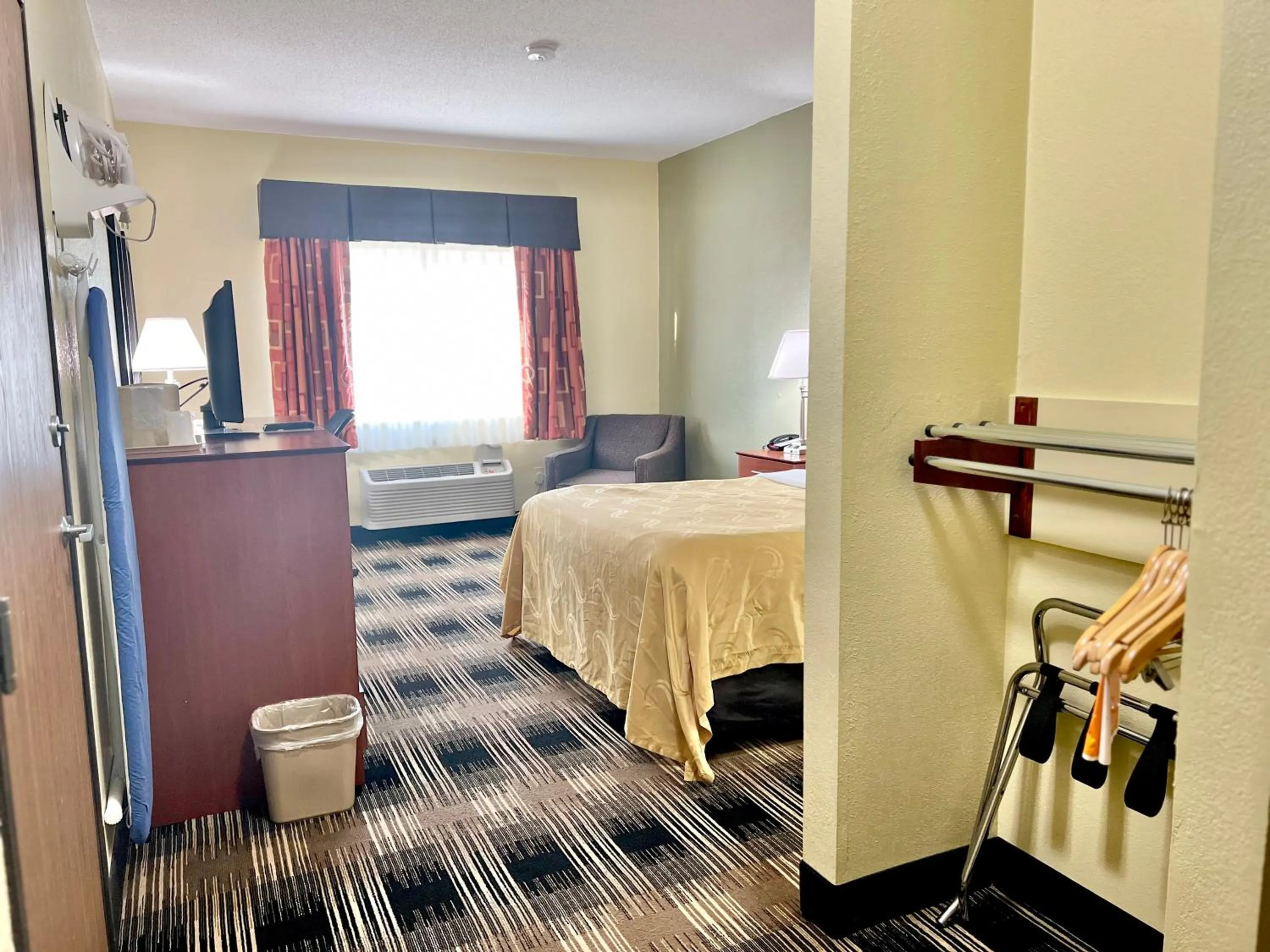 Bedroom, Bed in Quality Inn & Suites Wisconsin Dells Downtown - Waterparks Area