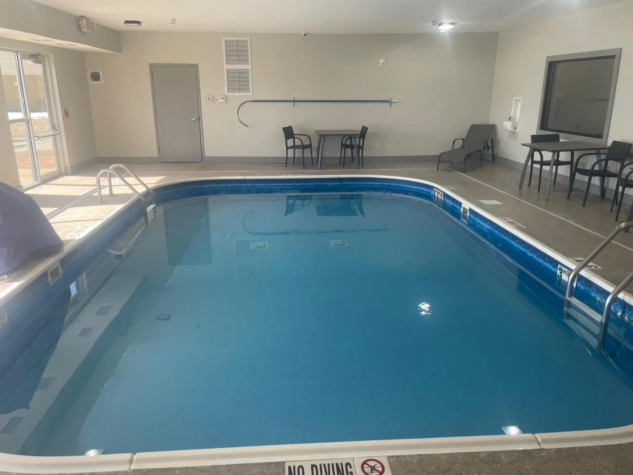 Swimming pool in Comfort Inn & Suites