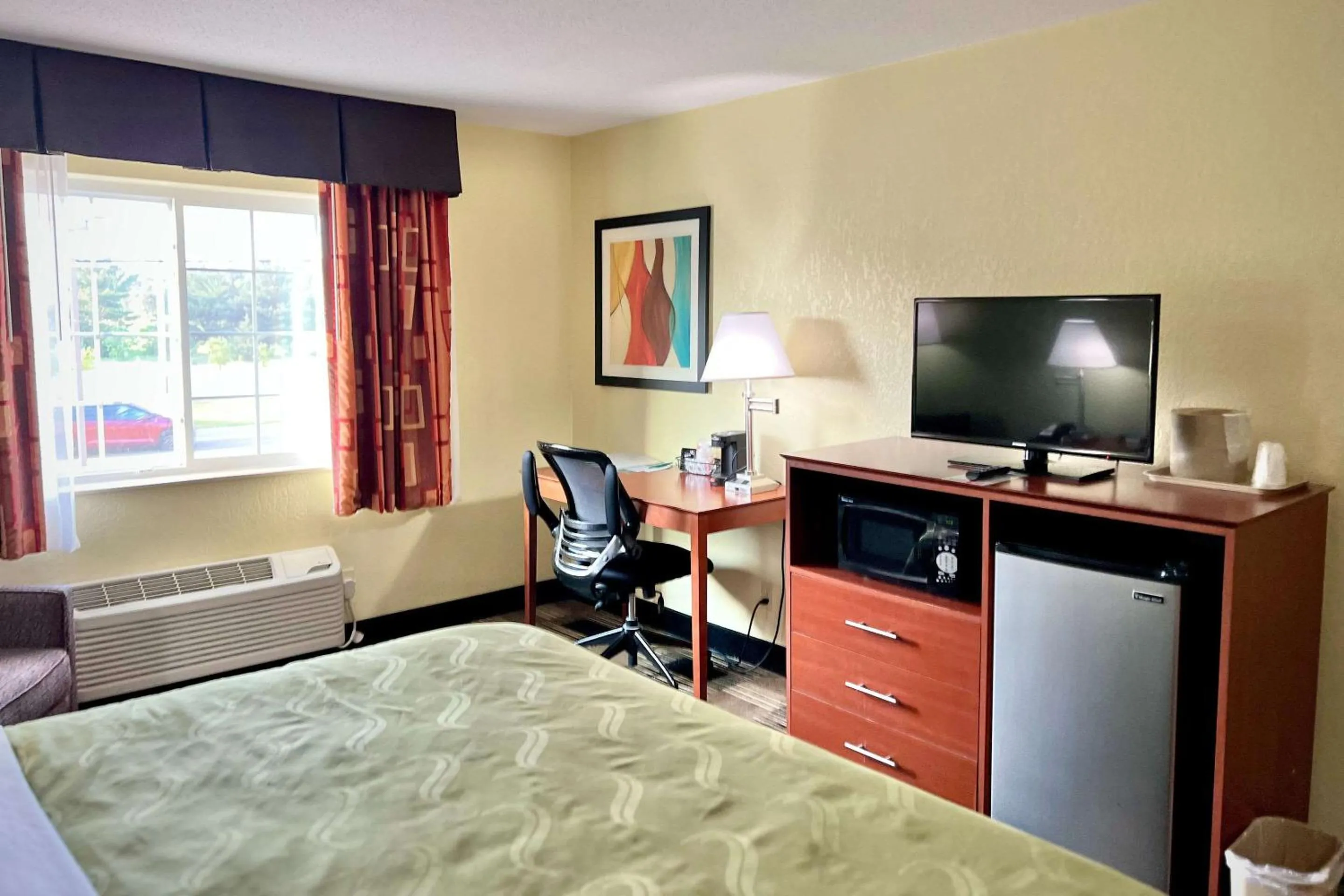 Bedroom, Bed in Quality Inn & Suites Wisconsin Dells Downtown - Waterparks Area