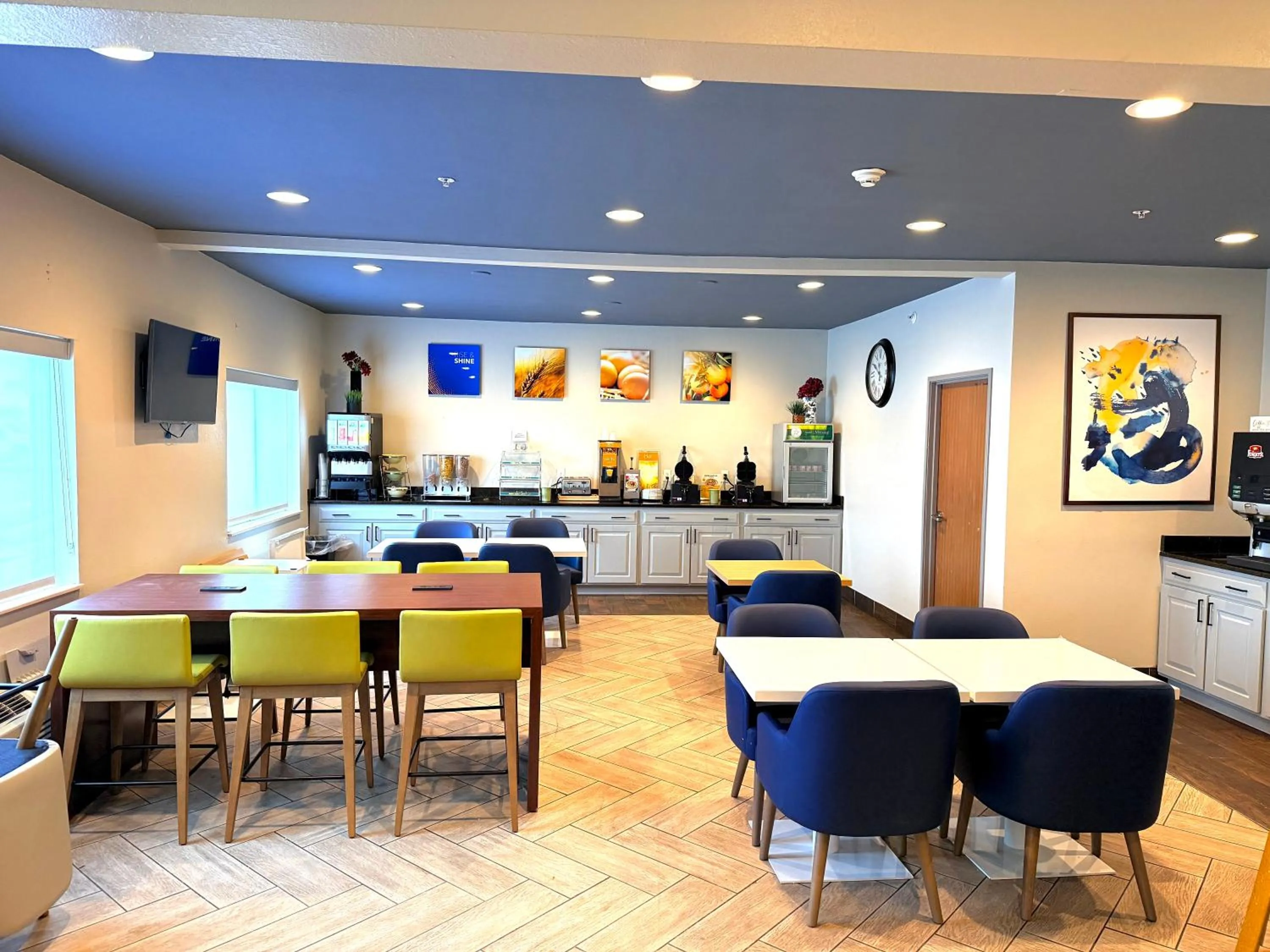 Breakfast in Comfort Inn & Suites