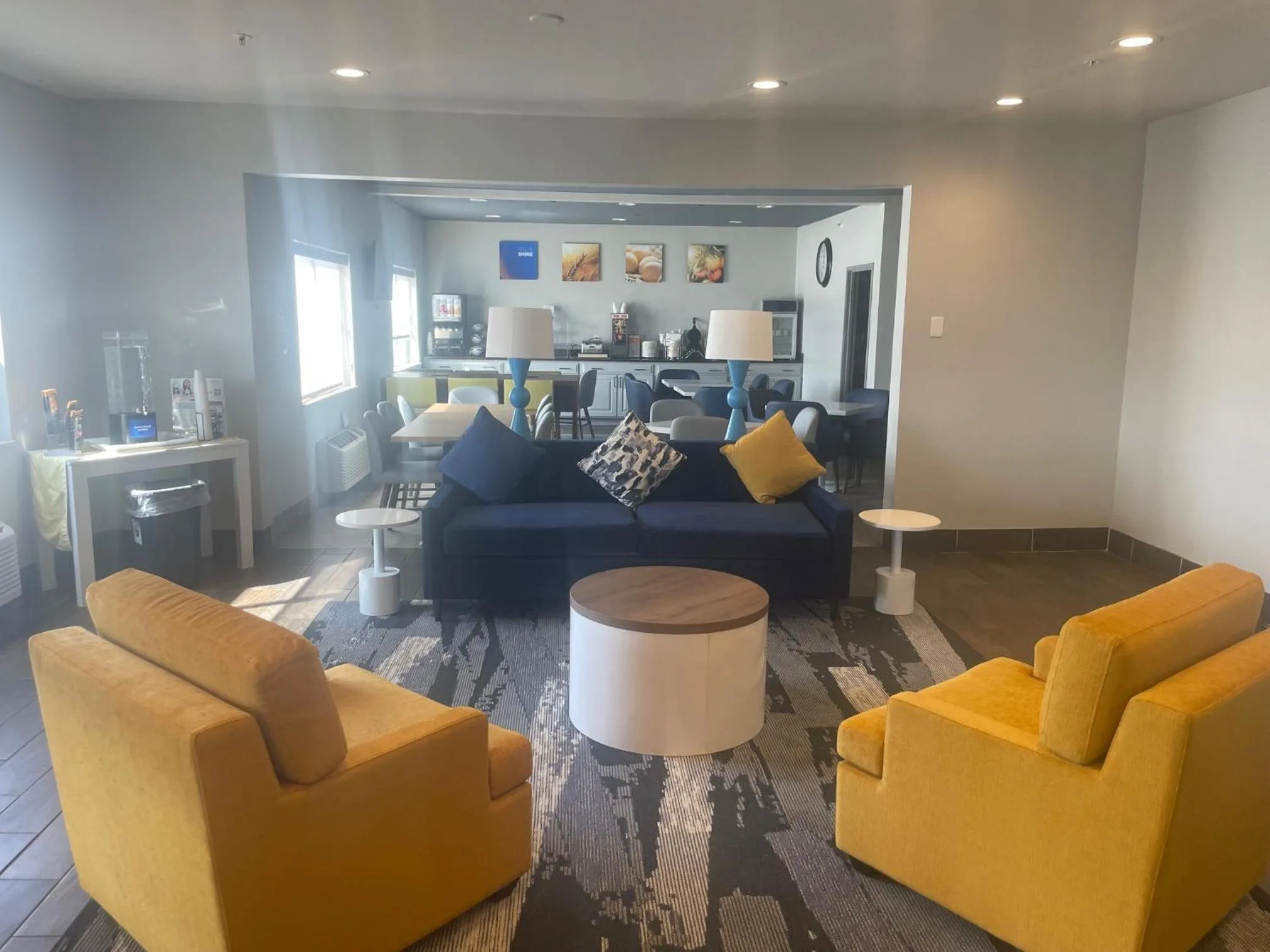 Seating area in Comfort Inn & Suites