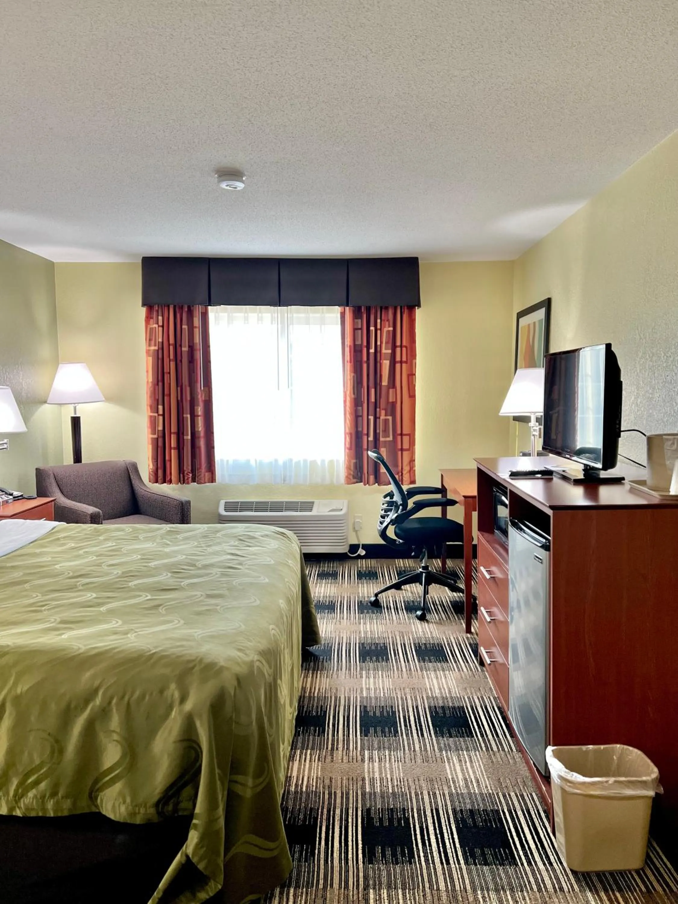 Bed in Quality Inn & Suites Wisconsin Dells Downtown - Waterparks Area