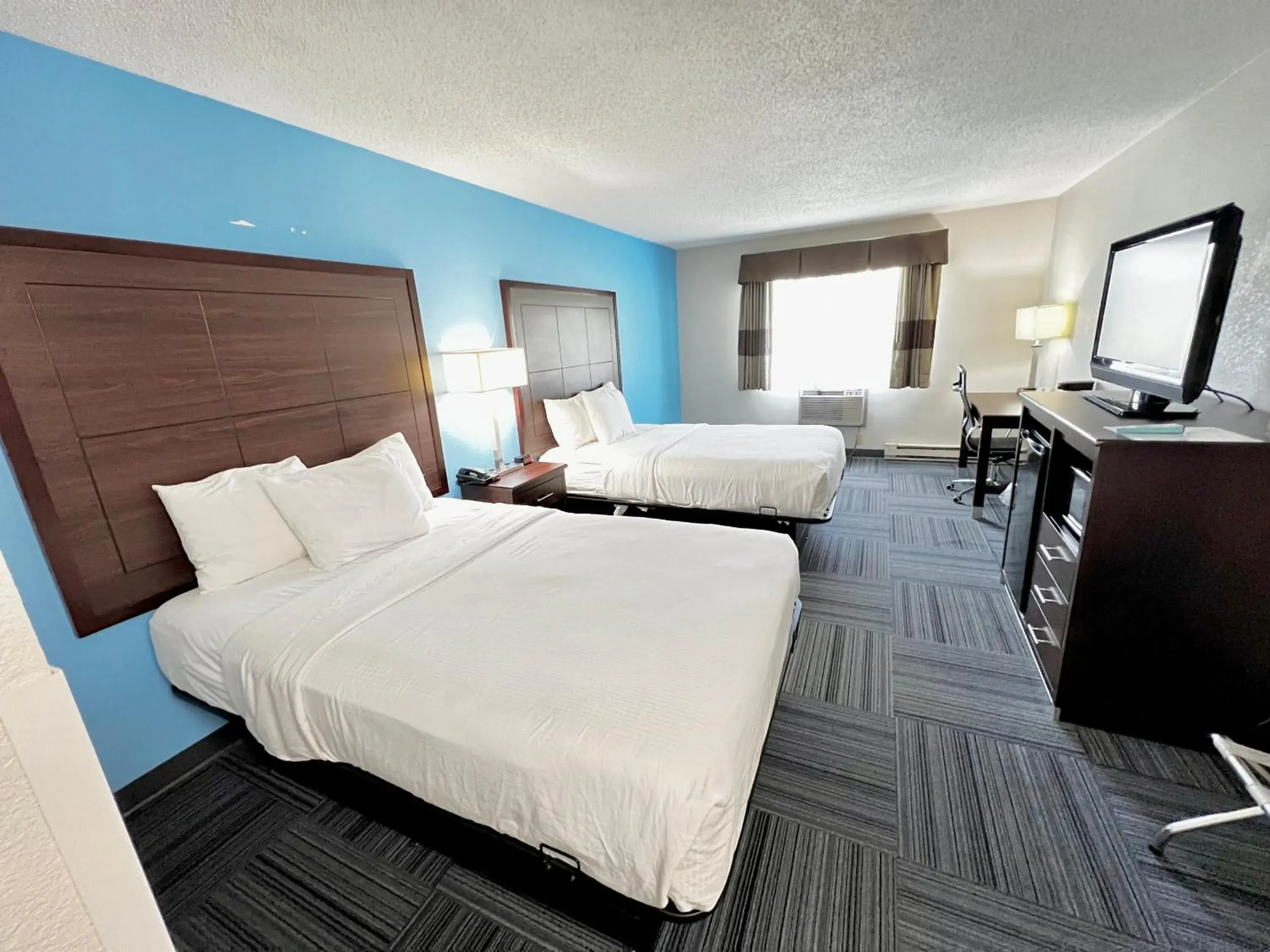 Deluxe Double Room with Two Double Beds - Non-Smoking in Baymont by Wyndham Marinette Deluxe Double Room with Two Double Beds - Non-Smoking in Baymont by Wyndham Marinette