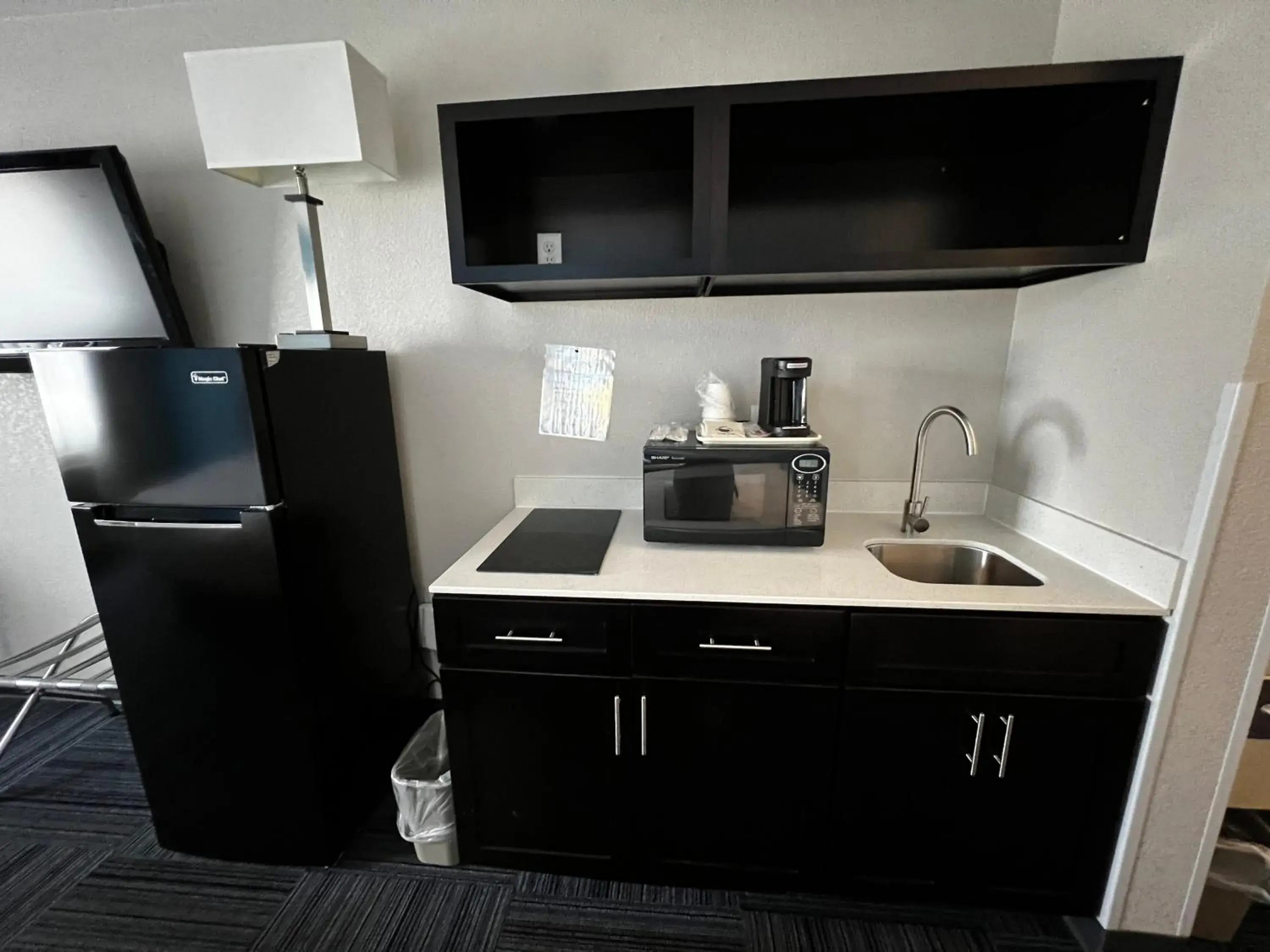 King Room with One King Bed and Kitchen - Non-Smoking in Baymont by Wyndham Marinette King Room with One King Bed and Kitchen - Non-Smoking in Baymont by Wyndham Marinette