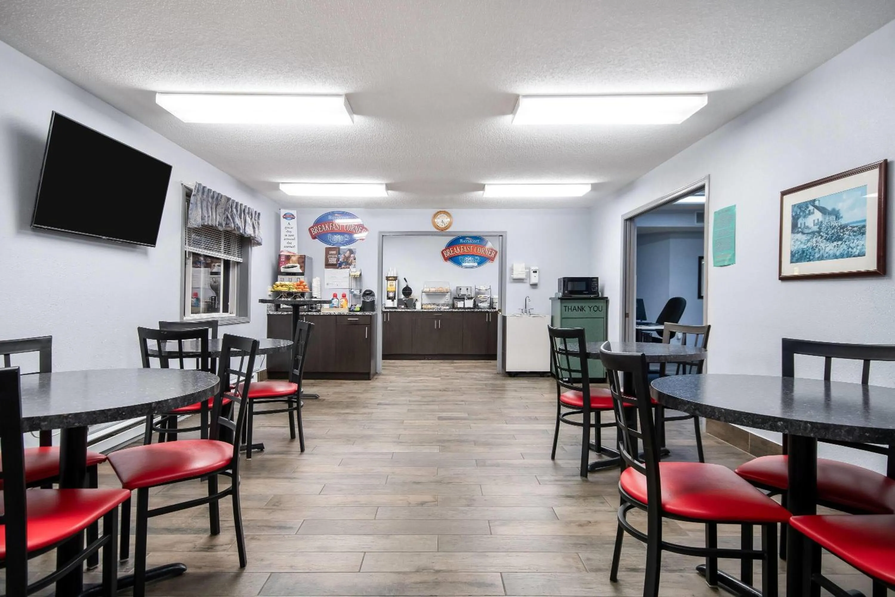 Restaurant/places to eat in Baymont by Wyndham Marinette