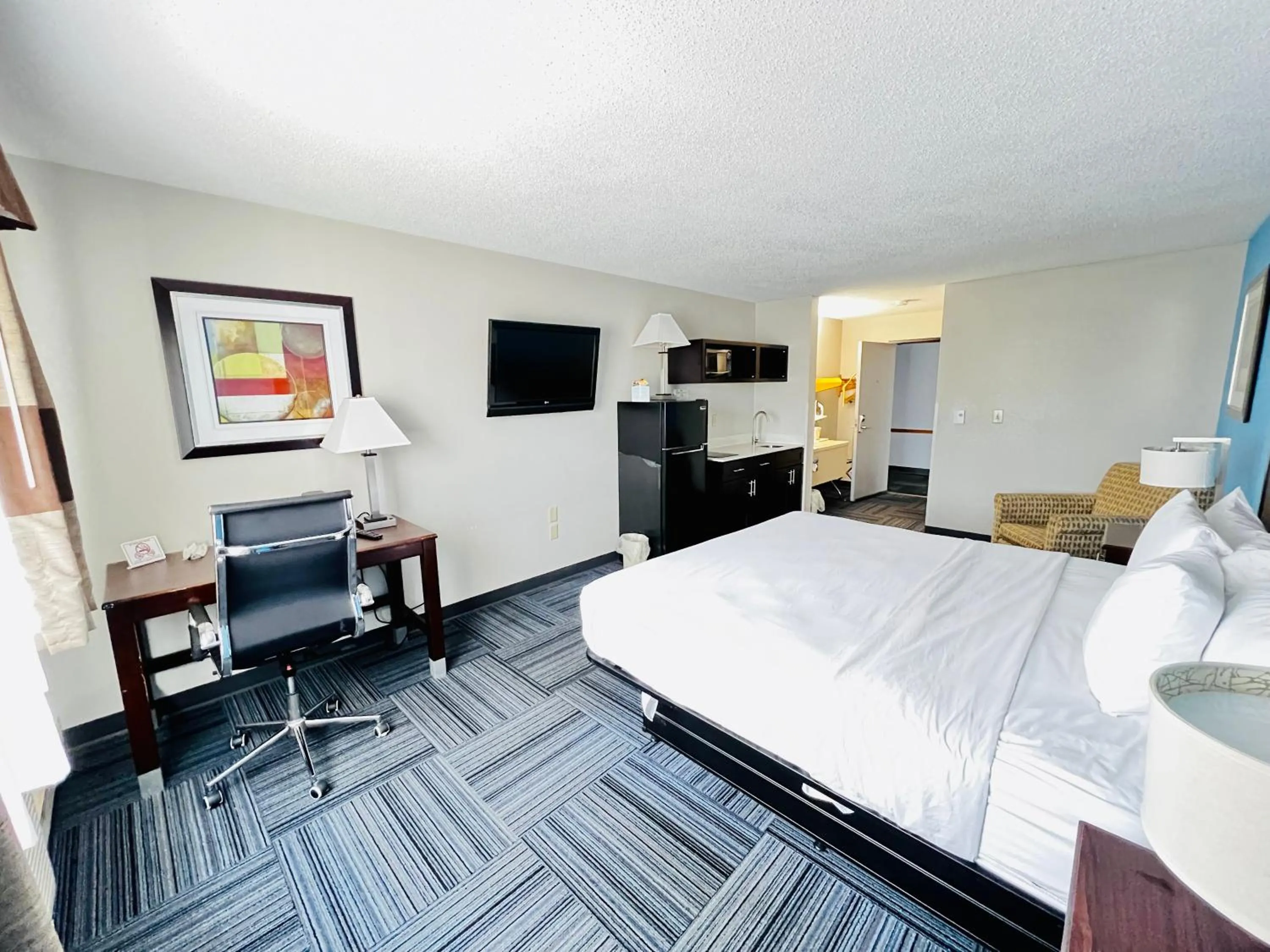 Bedroom, Bed in Baymont by Wyndham Marinette