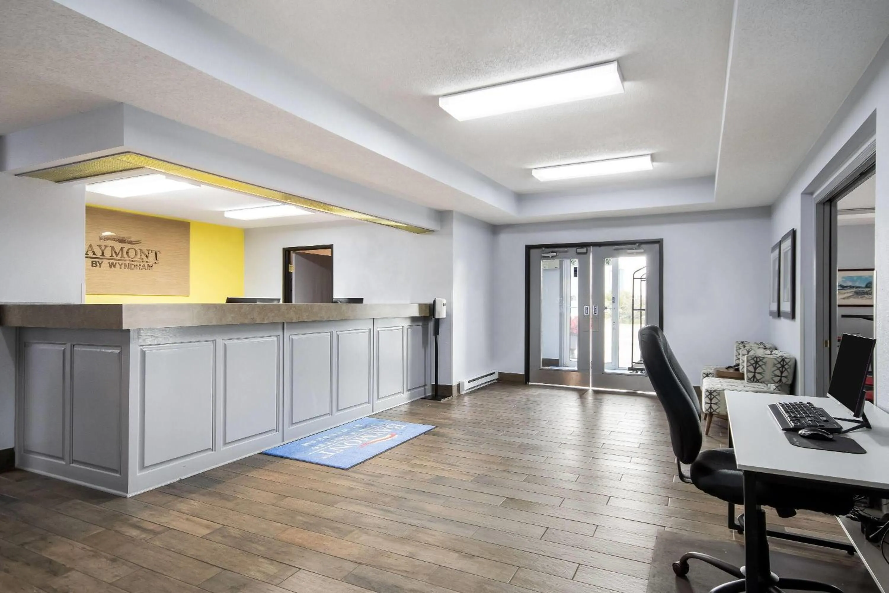 Lobby or reception in Baymont by Wyndham Marinette
