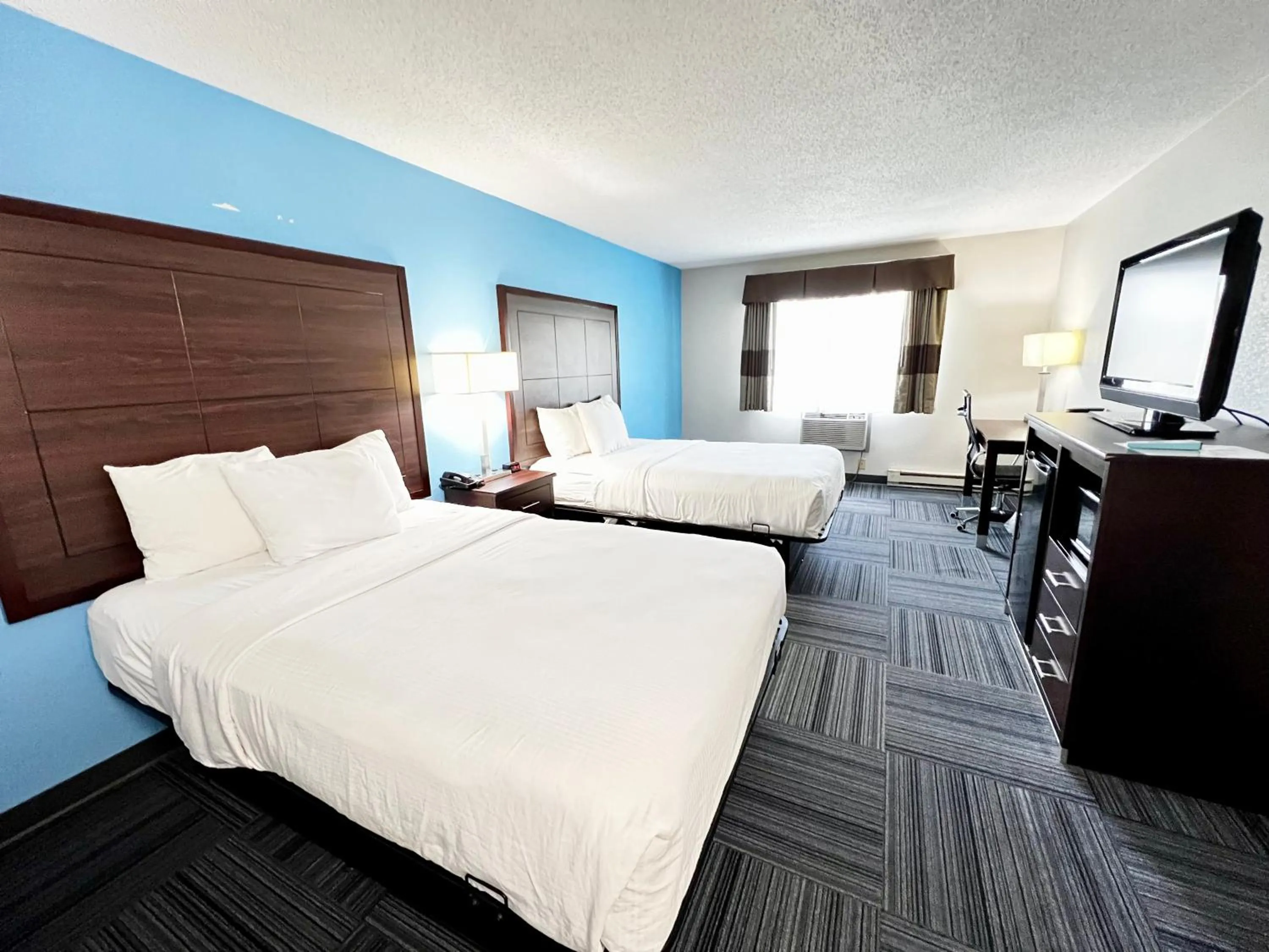 Bedroom, Bed in Baymont by Wyndham Marinette