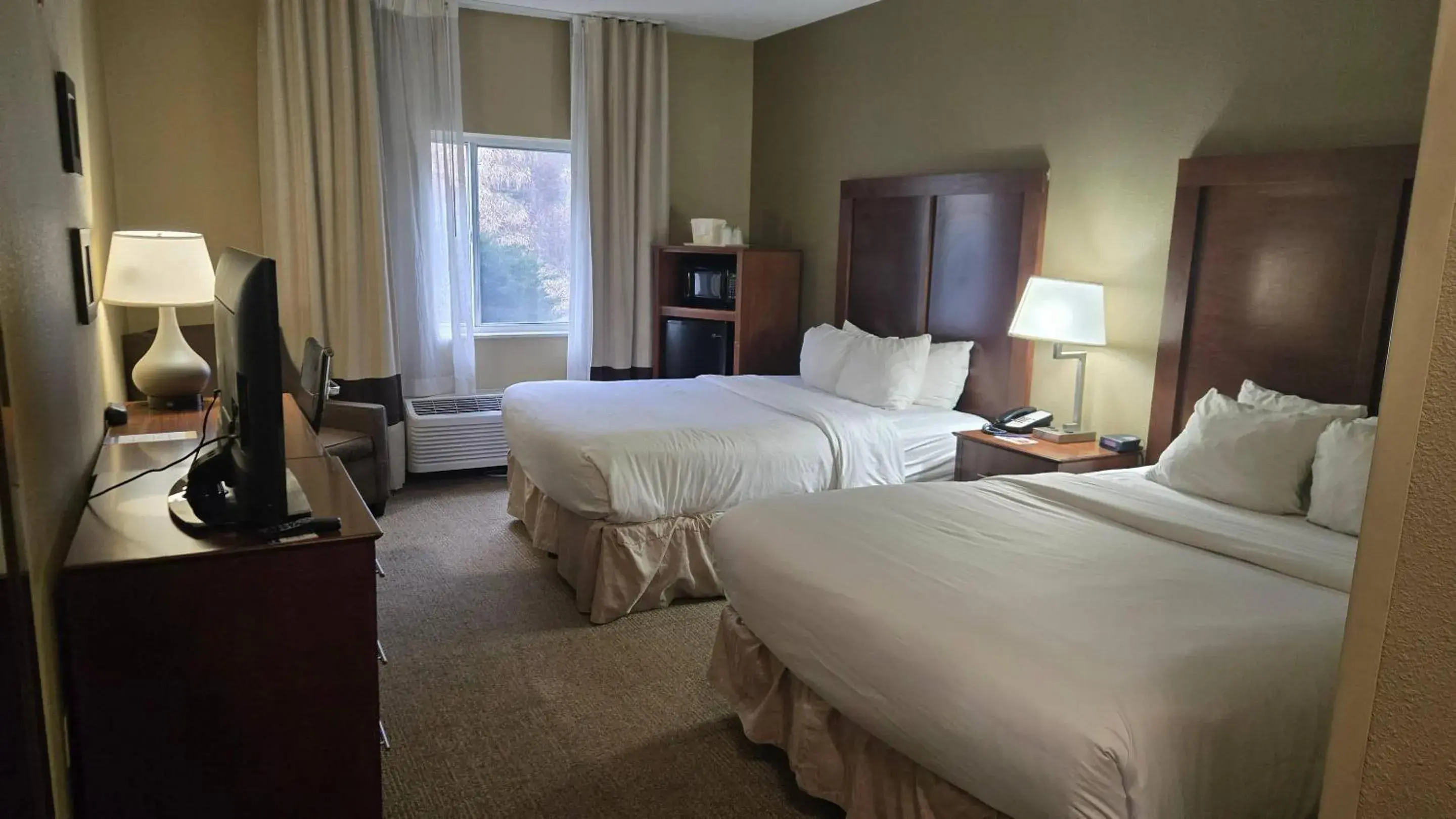 Bedroom, Bed in Comfort Inn Barboursville near Huntington Mall area Bedroom, Bed in Comfort Inn Barboursville near Huntington Mall area