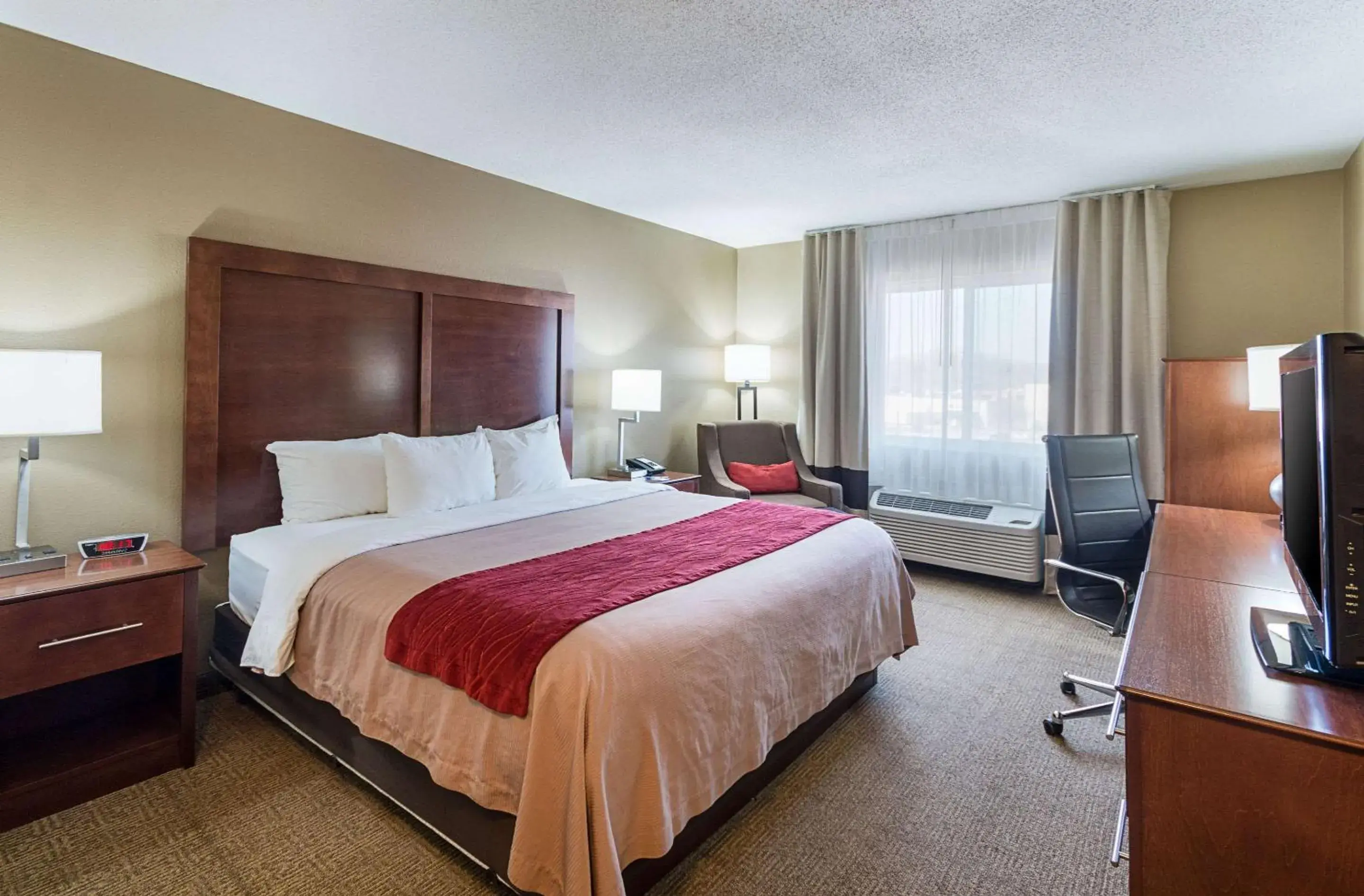 Photo of the whole room, Bed in Comfort Inn Barboursville near Huntington Mall area Photo of the whole room, Bed in Comfort Inn Barboursville near Huntington Mall area