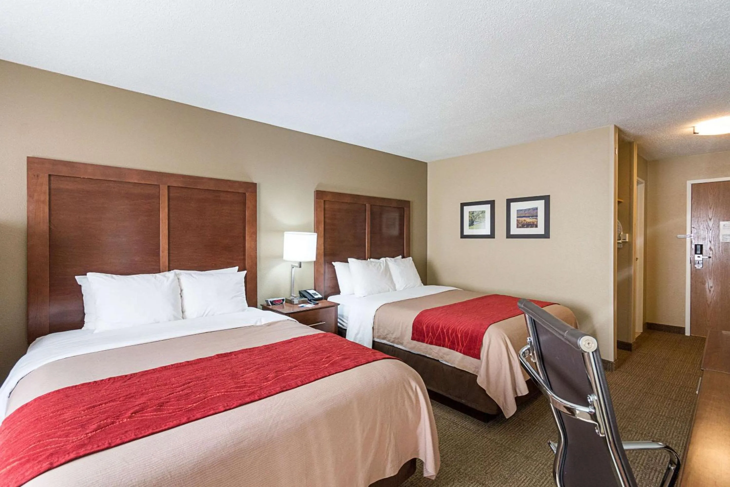 Photo of the whole room, Bed in Comfort Inn Barboursville near Huntington Mall area
