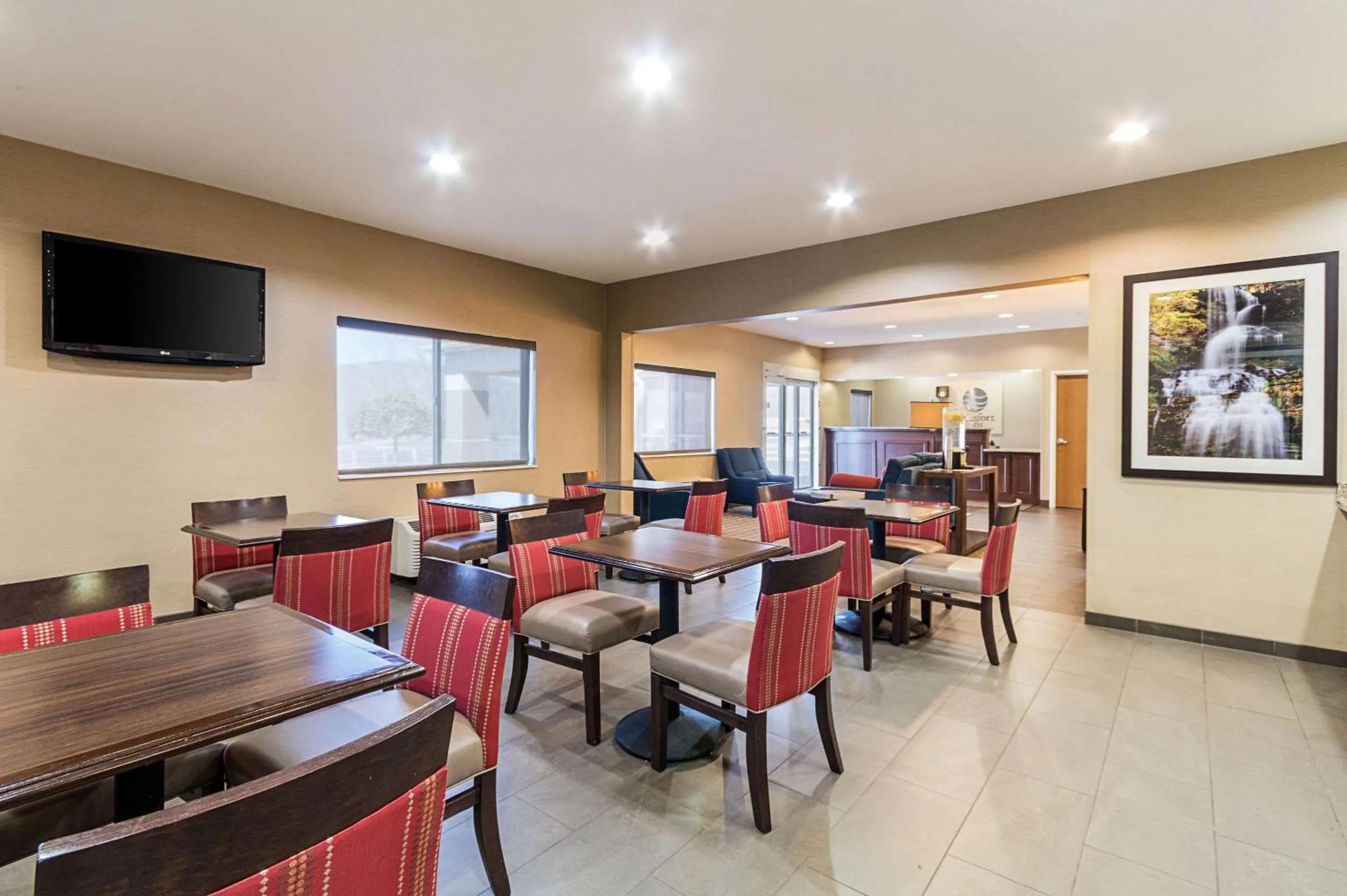 Restaurant/places to eat in Comfort Inn Barboursville near Huntington Mall area