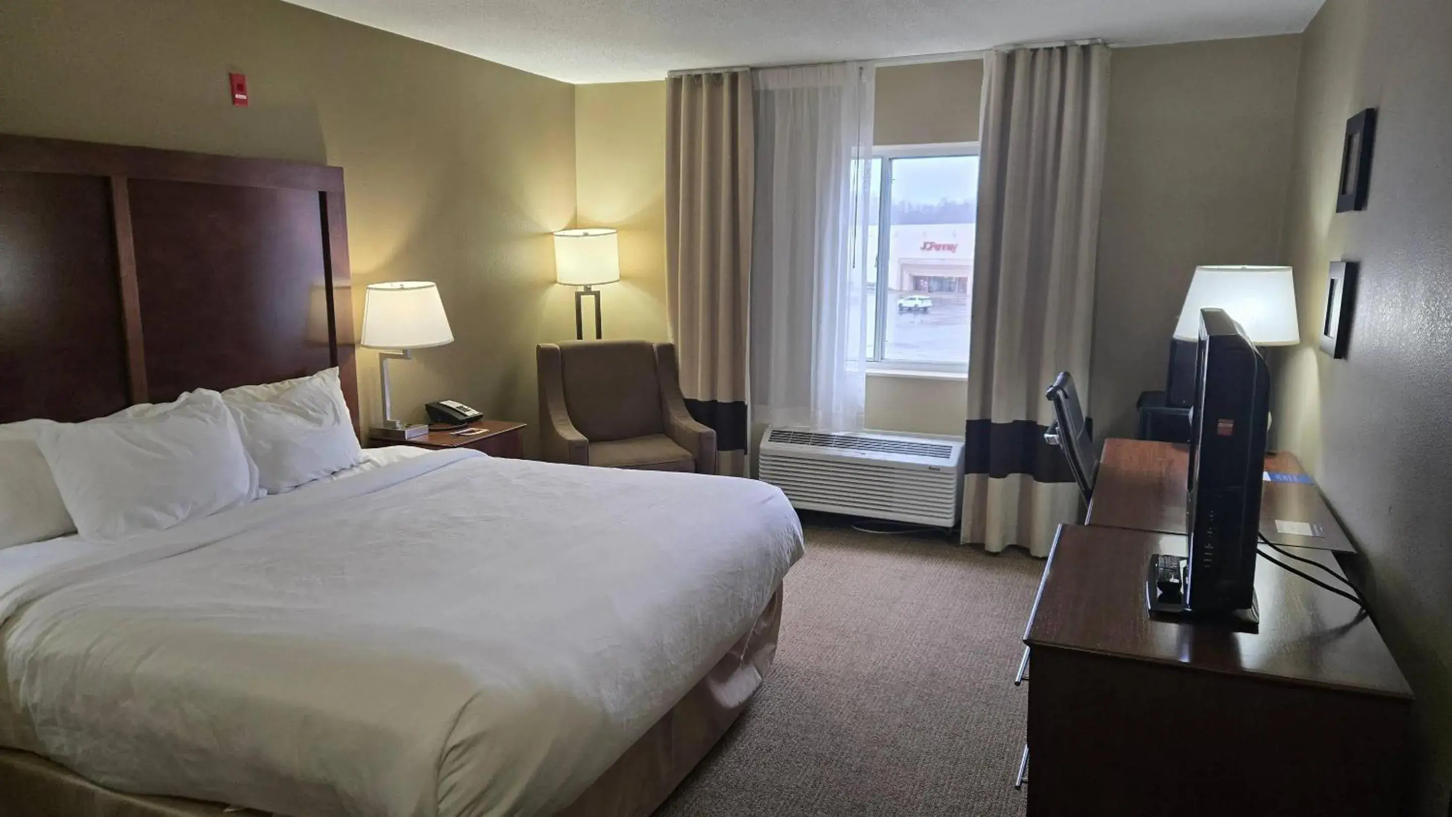 Bedroom, Bed in Comfort Inn Barboursville near Huntington Mall area Bedroom, Bed in Comfort Inn Barboursville near Huntington Mall area