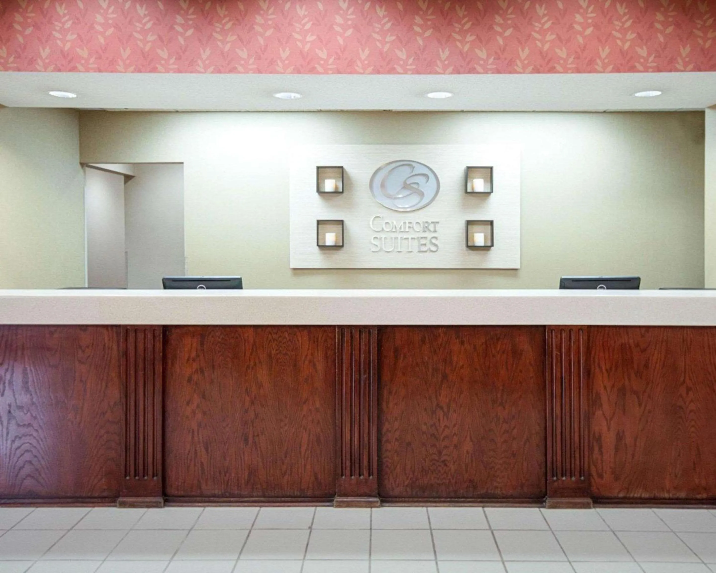 Lobby or reception in Comfort Suites Parkersburg South