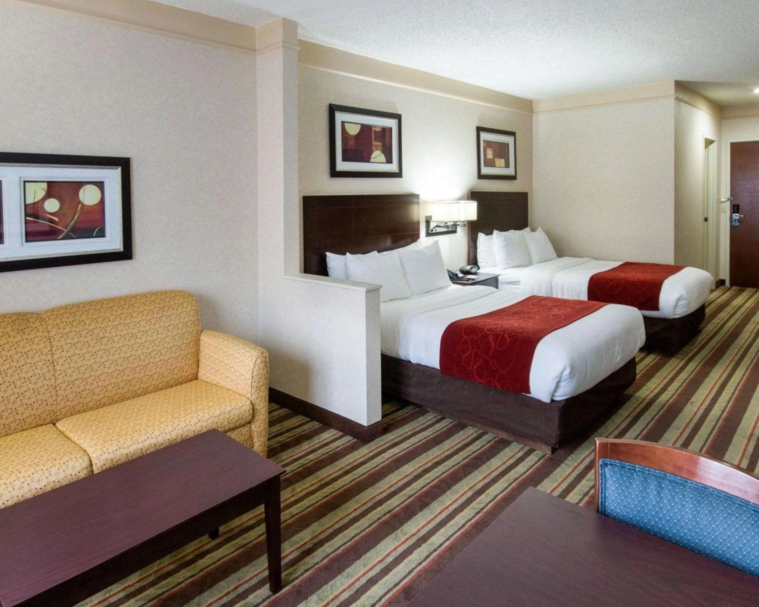 Bedroom, Bed in Comfort Suites Parkersburg South