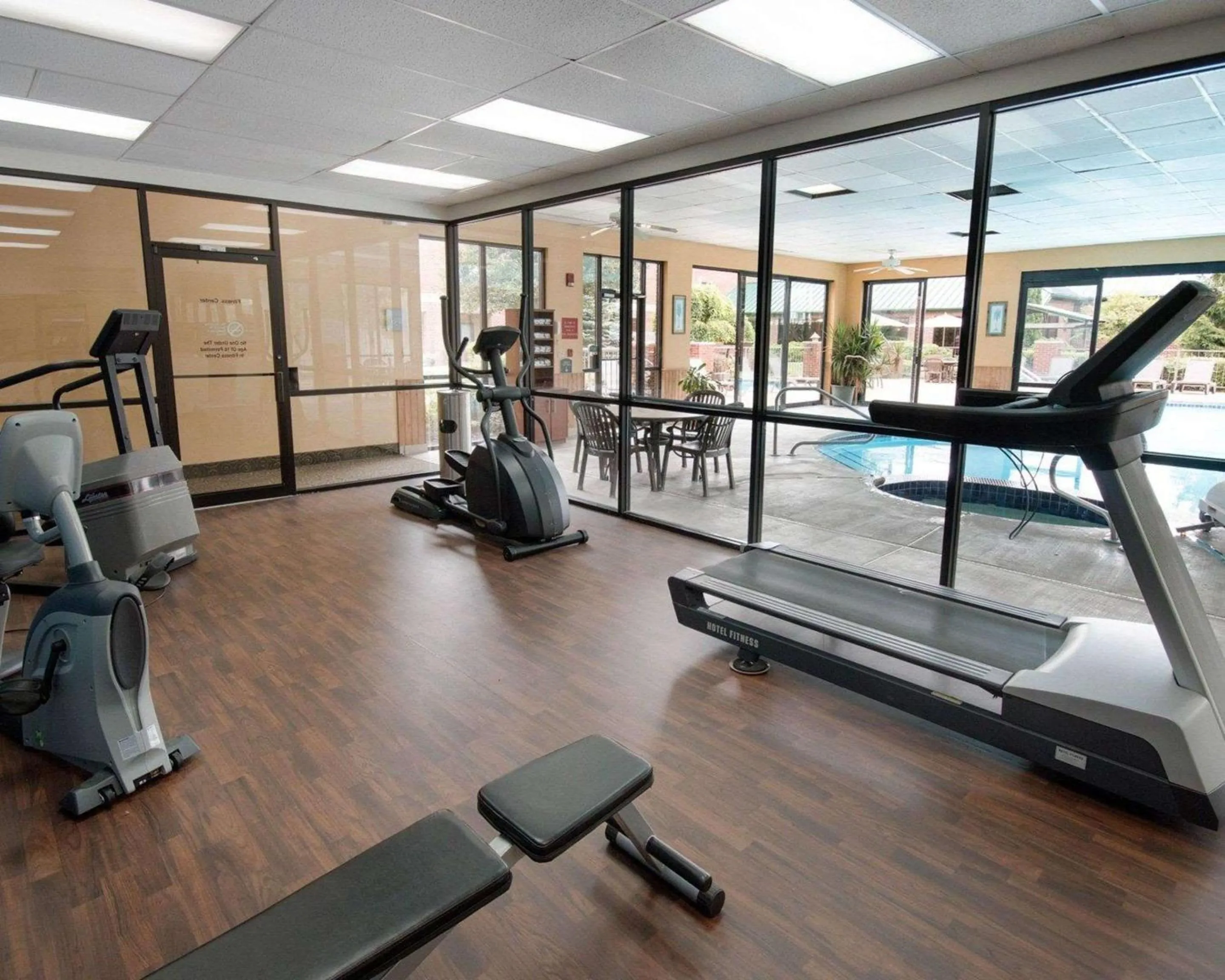 Fitness centre/facilities in Comfort Suites Parkersburg South