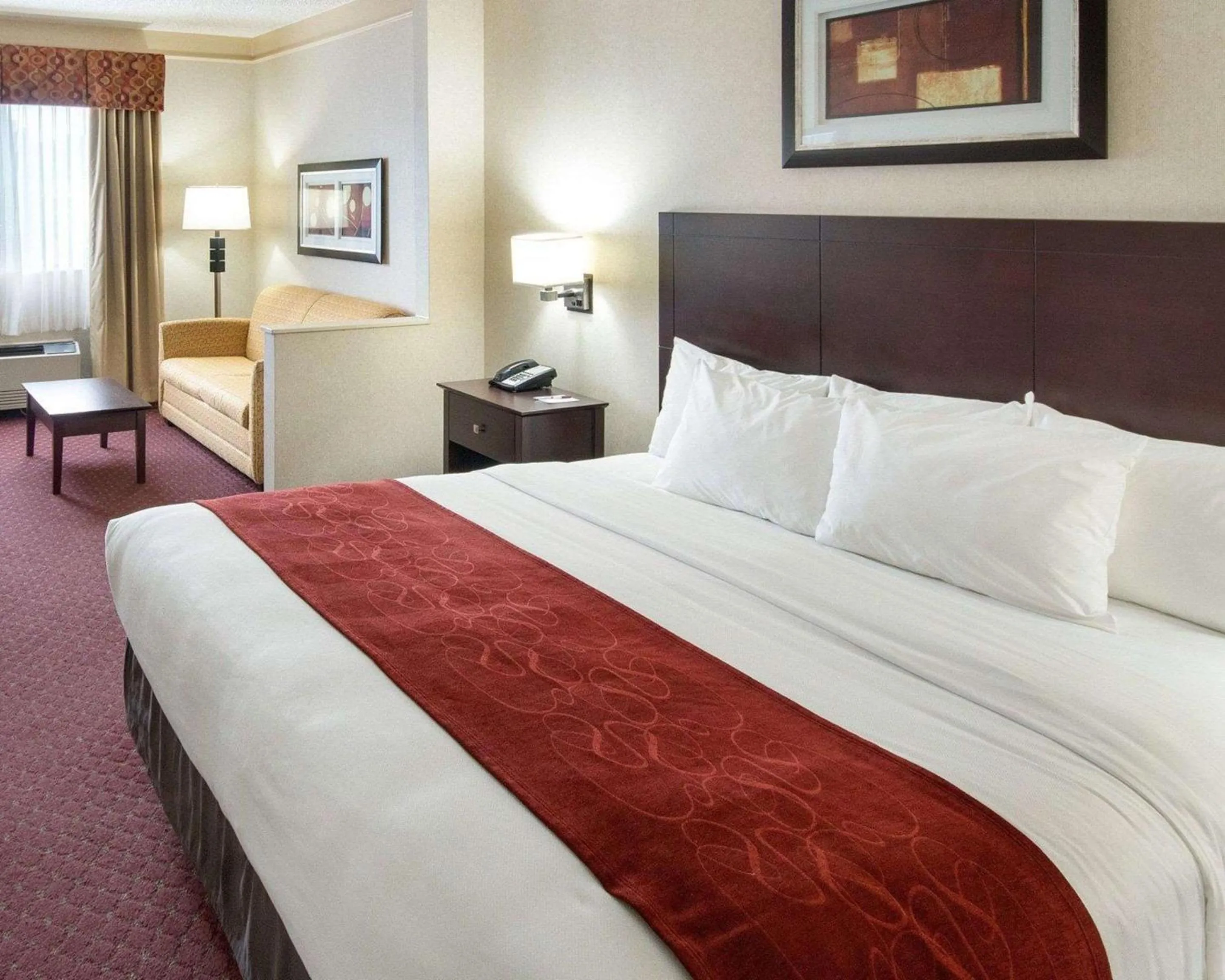 Bedroom, Bed in Comfort Suites Parkersburg South