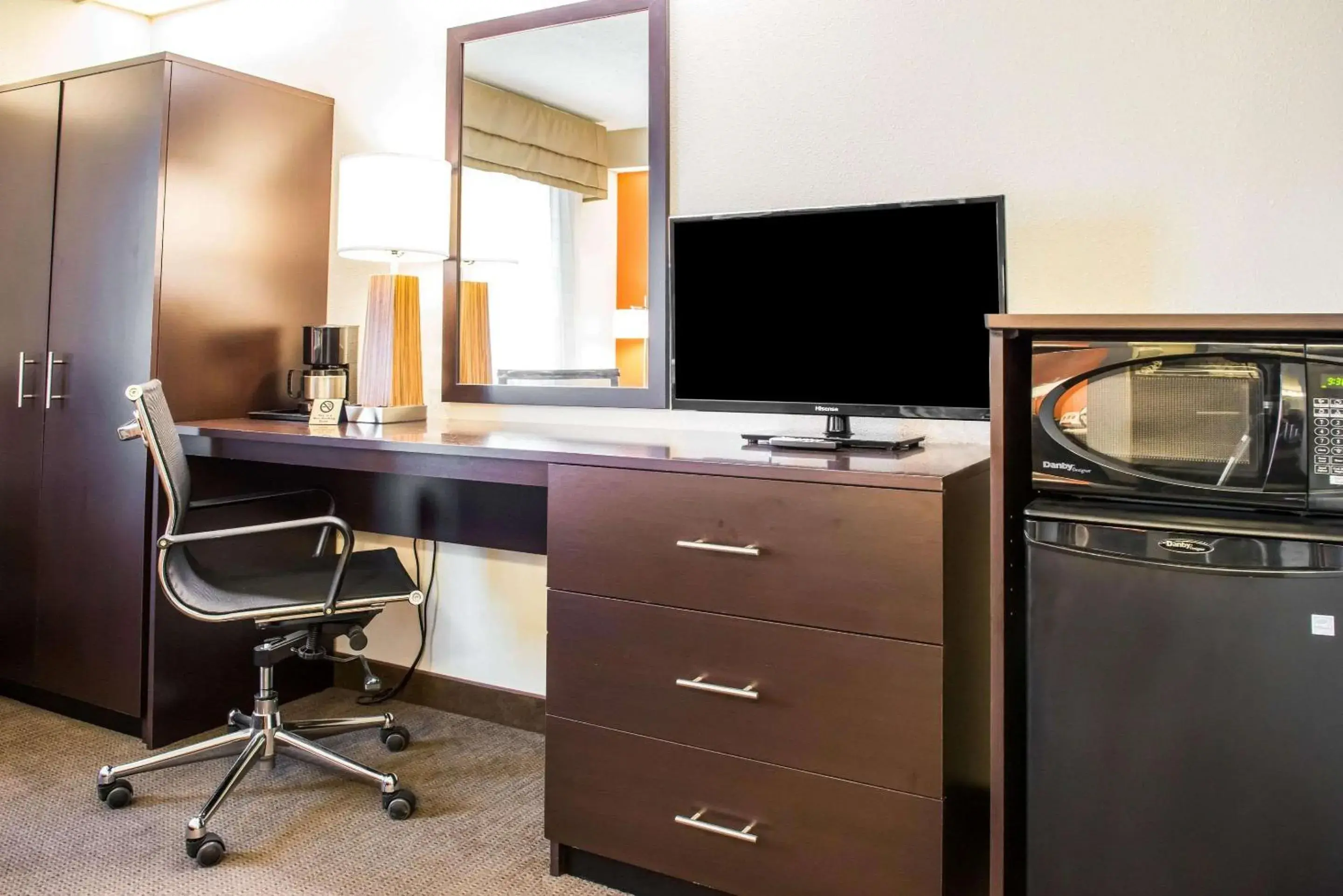 Photo of the whole room in Quality Inn Bridgeport-Clarksburg Photo of the whole room in Quality Inn Bridgeport-Clarksburg