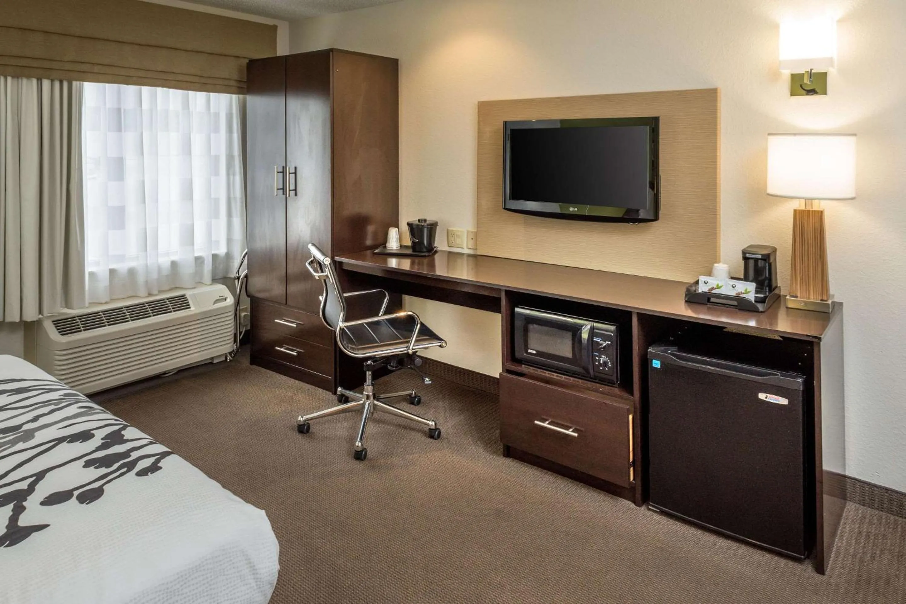 Photo of the whole room, Bed in Sleep Inn & Suites Cross Lanes - South Charleston