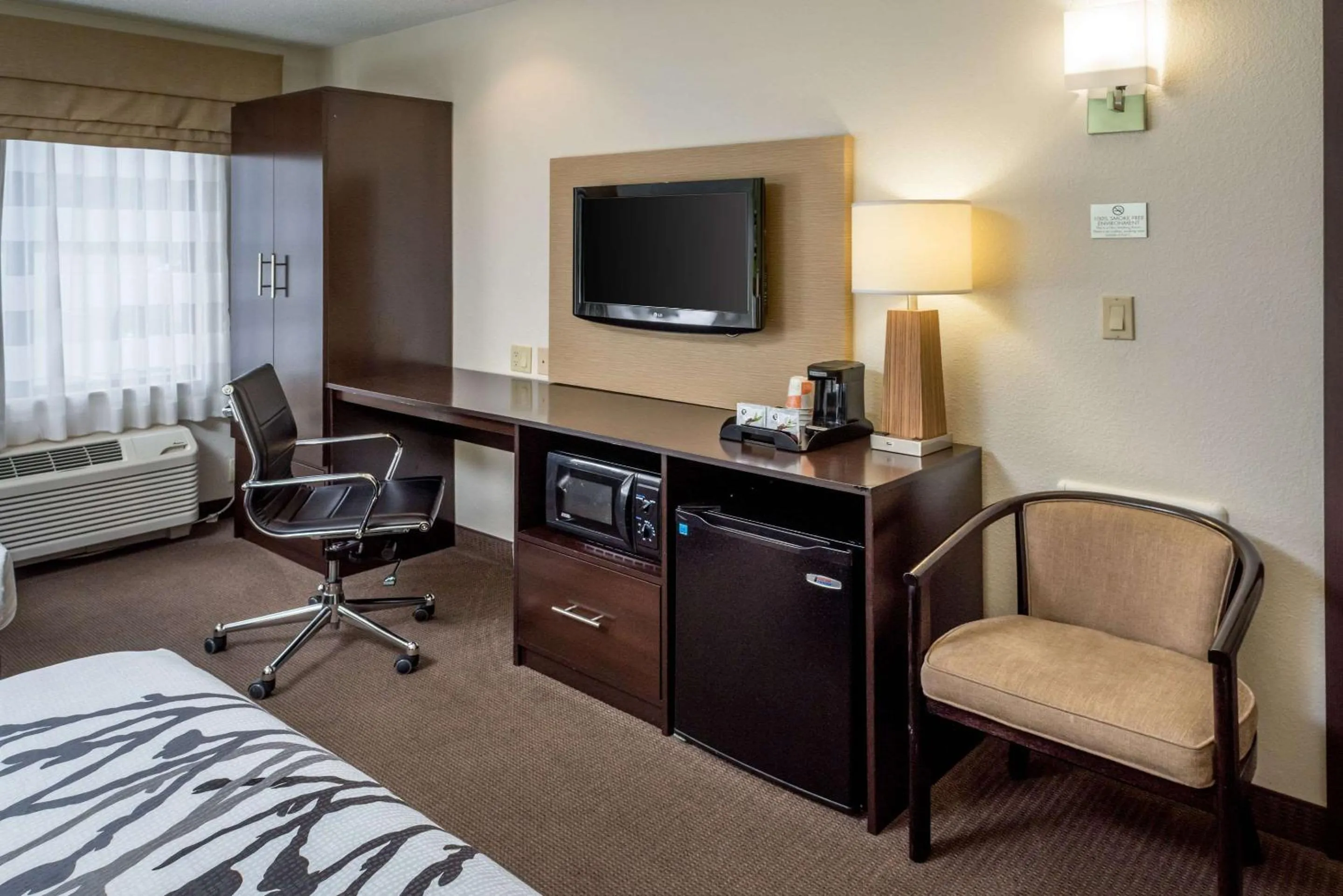 Photo of the whole room, Bed in Sleep Inn & Suites Cross Lanes - South Charleston